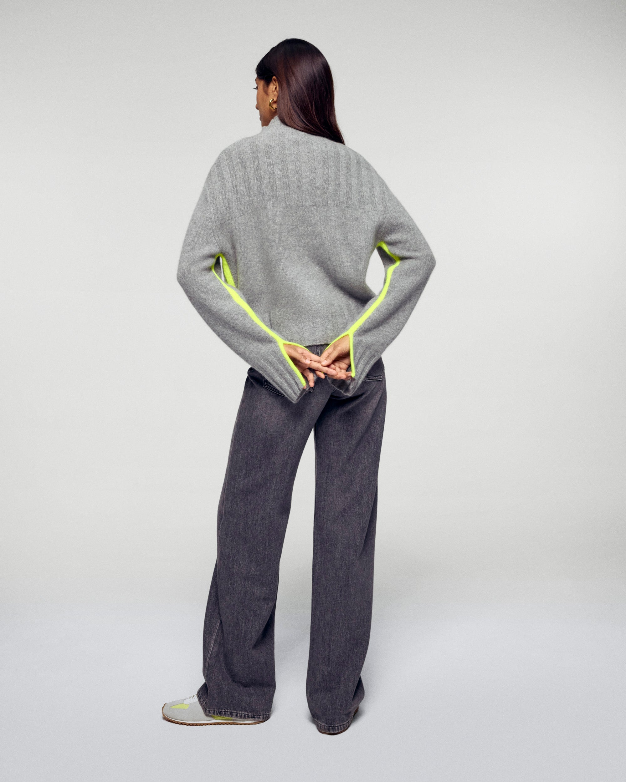 Mock Neck with Contrast Trims (H25 / FEMME / Dark Heather Gray)