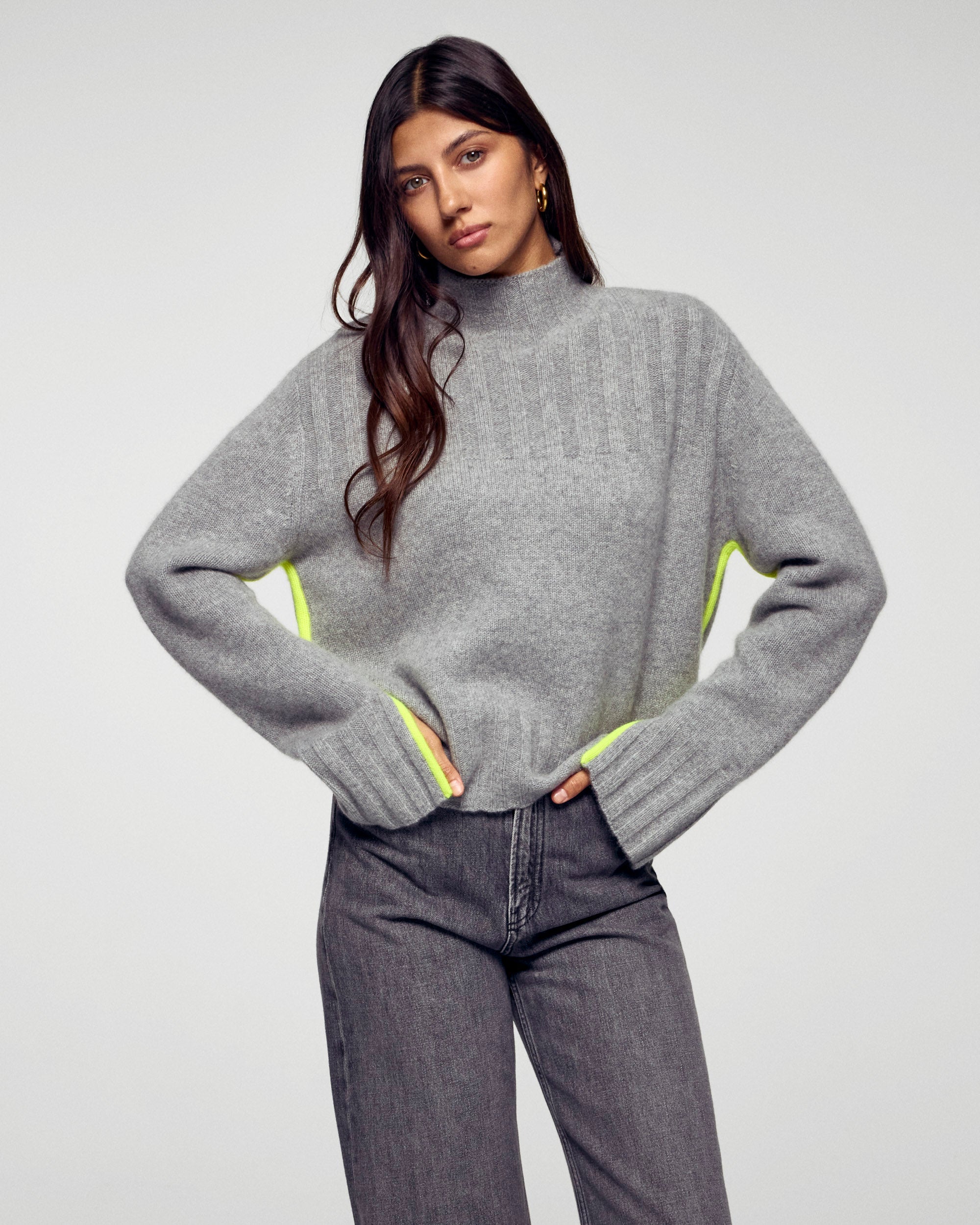 Mock Neck with Contrast Trims (H25 / FEMME / Dark Heather Gray)
