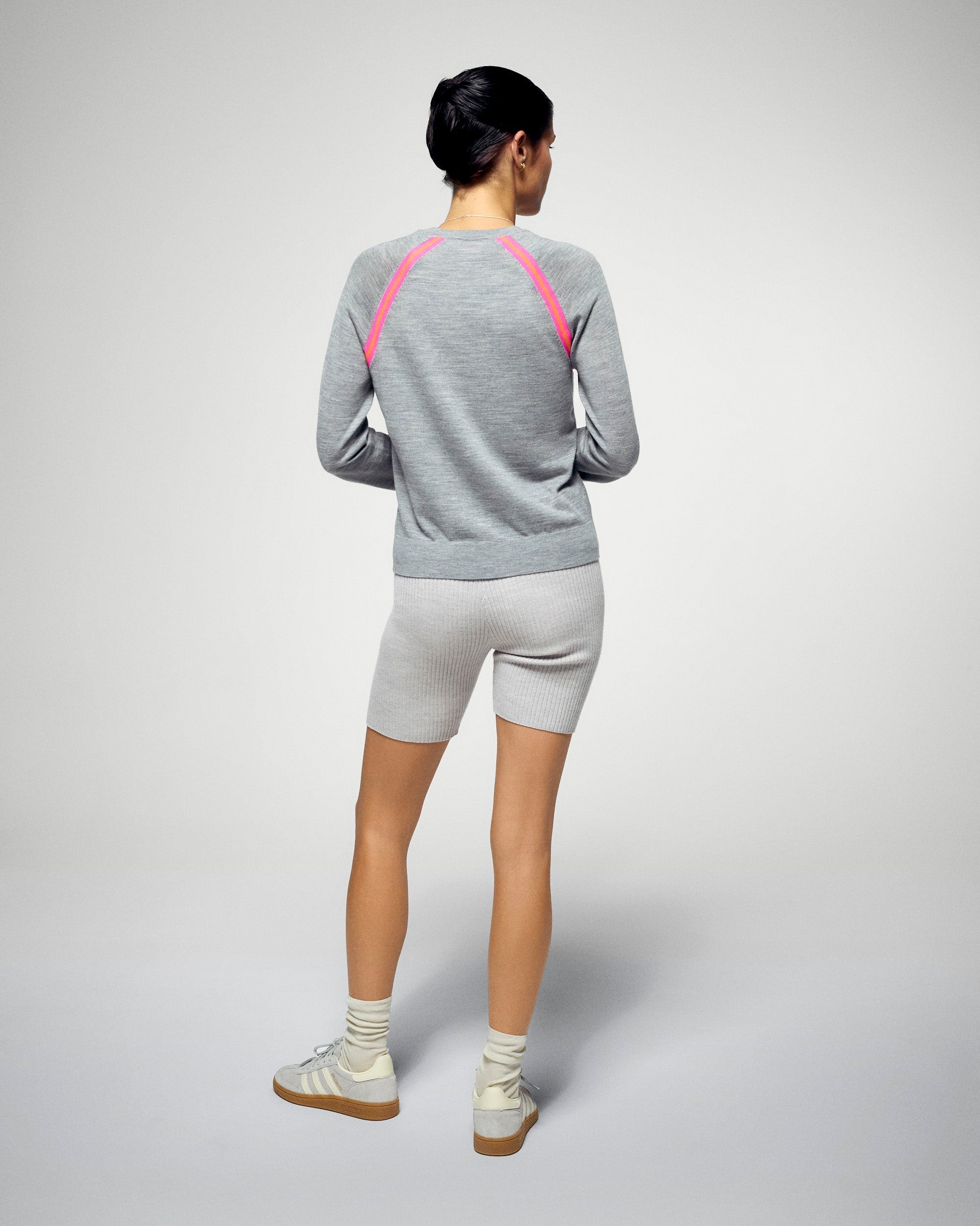 Crewneck Sweater (H25 / WOMEN / Dark Heather Gray / RWS)