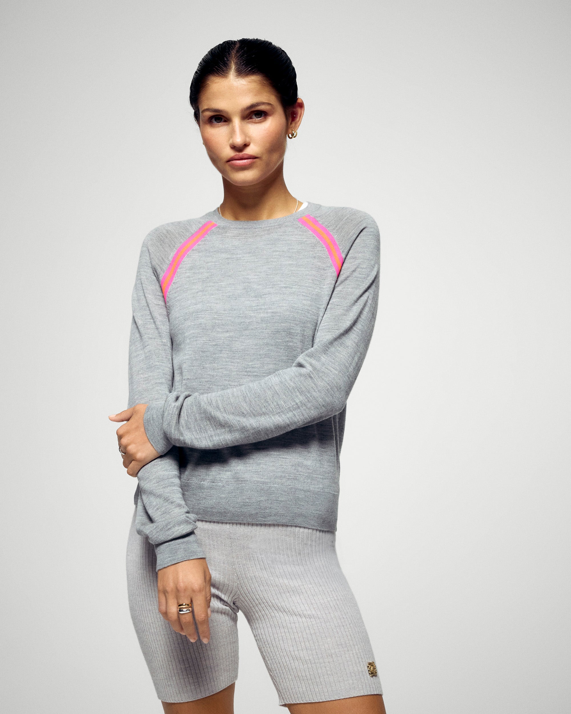 Crewneck Sweater (H25 / WOMEN / Dark Heather Gray / RWS)