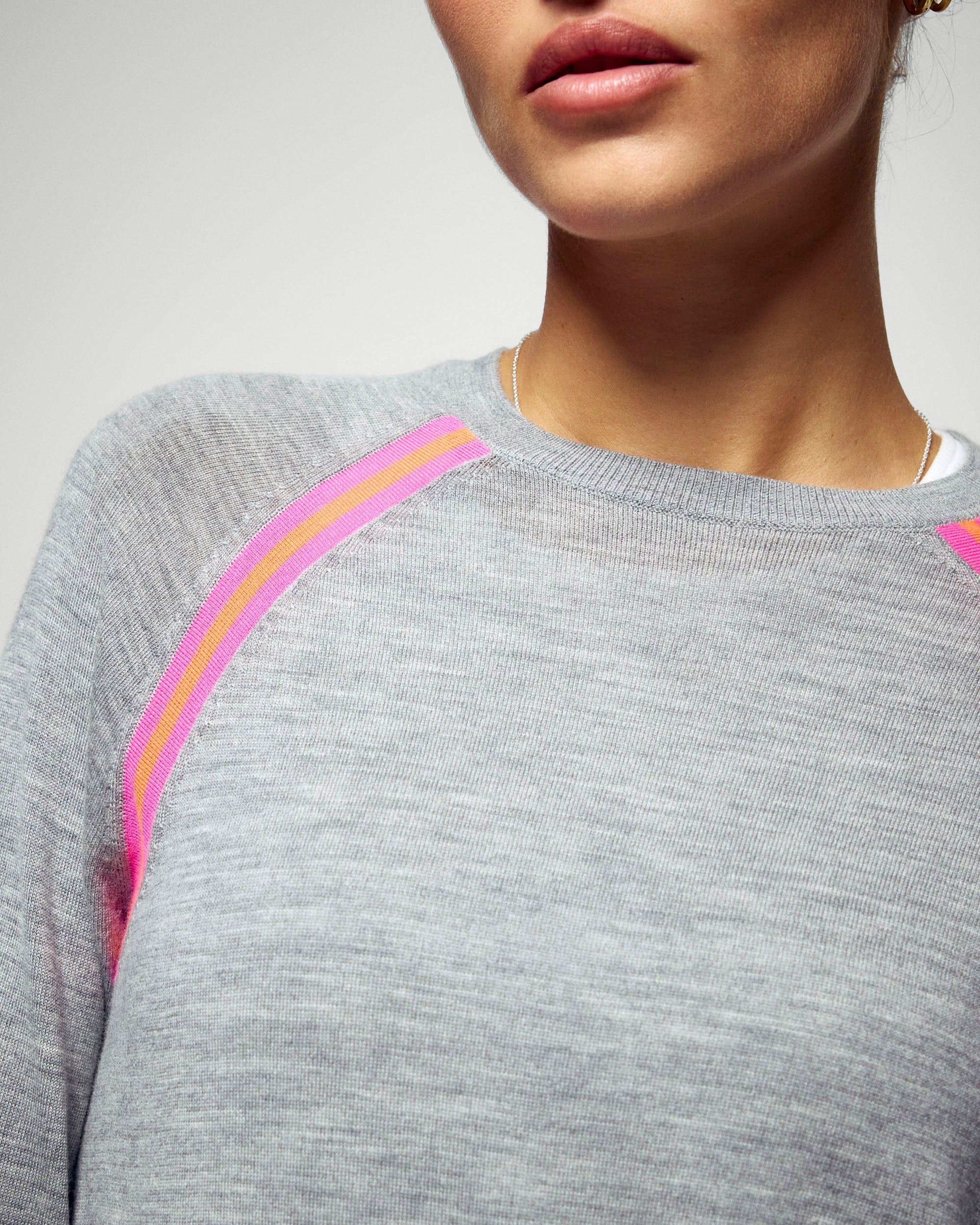 Crewneck Sweater (H25 / WOMEN / Dark Heather Gray / RWS)