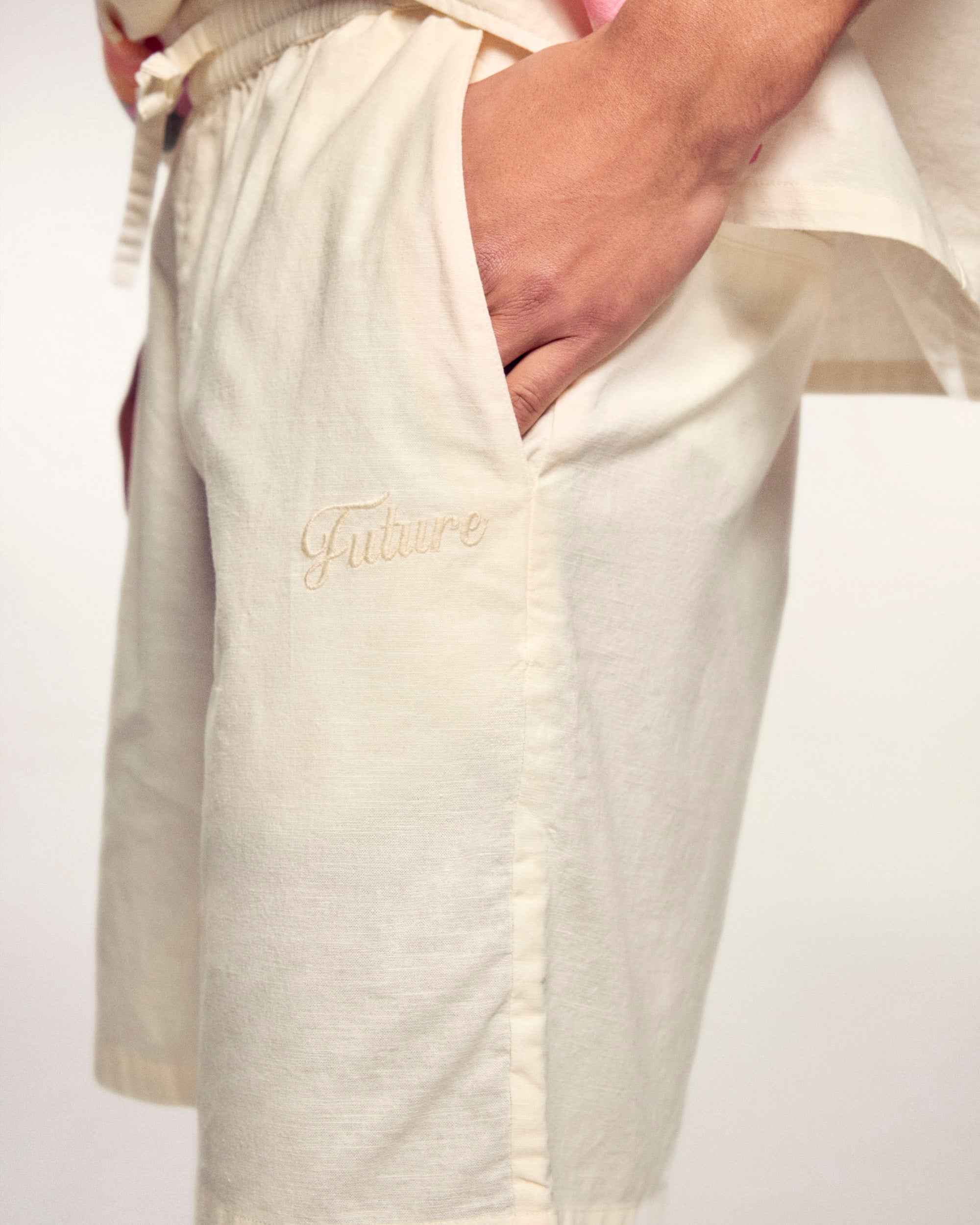 "Future" Embroidered Shorts (S26 / HOMME / Ecru)