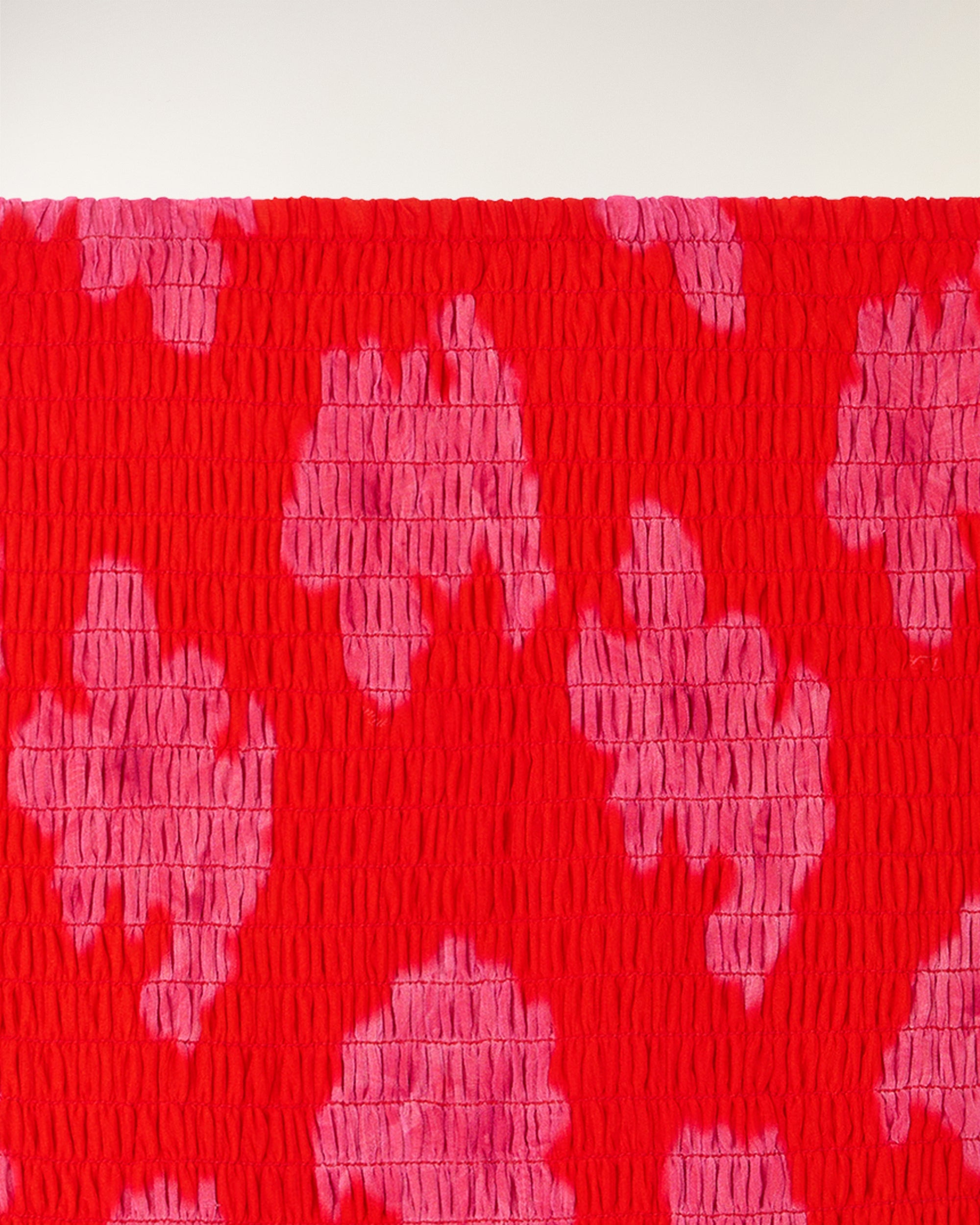 Printed Smocked Mini Skirt (S26 / FEMME / Ruby Hibiscus)