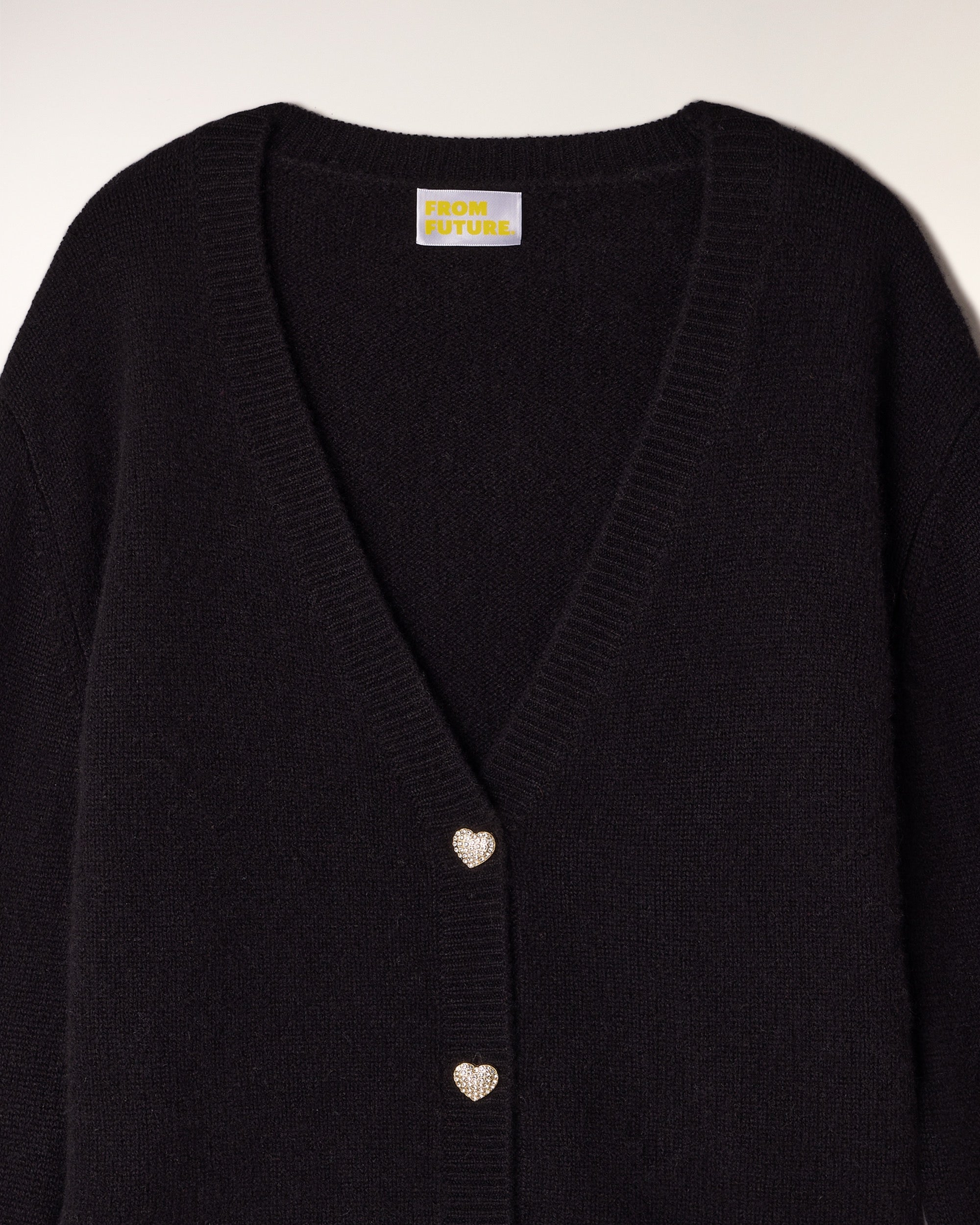 Heart Button Cardigan (S26/ FEMME/ Noir)