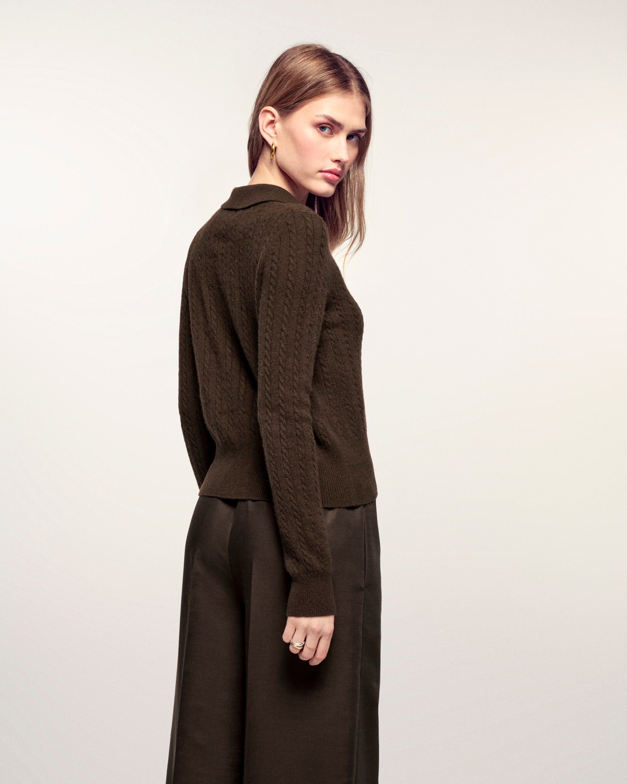 Fine Cable Knit Cardigan Novelty Buttons (S26/ FEMME/ Chocolat)