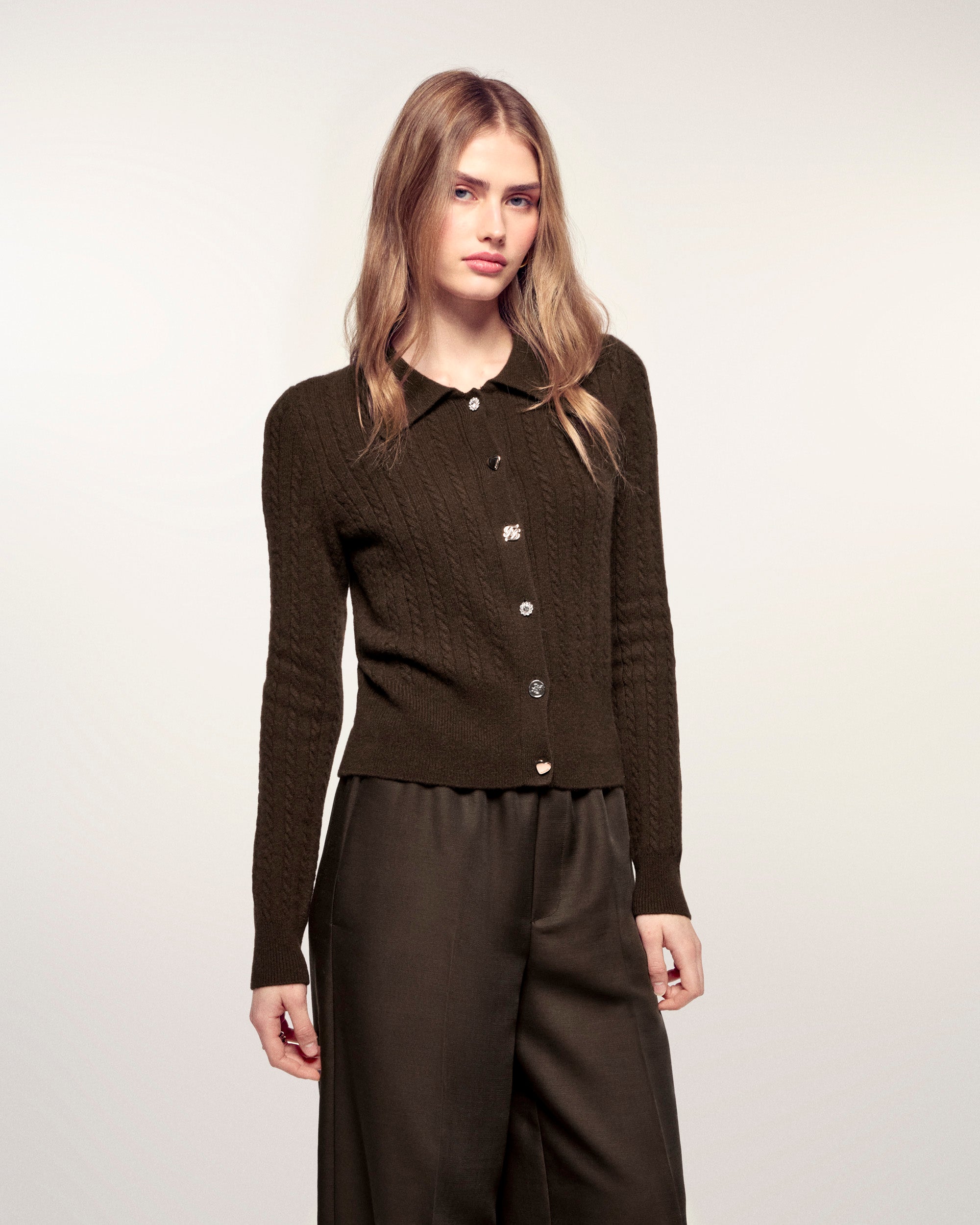 Fine Cable Knit Cardigan Novelty Buttons (S26/ FEMME/ Chocolat)