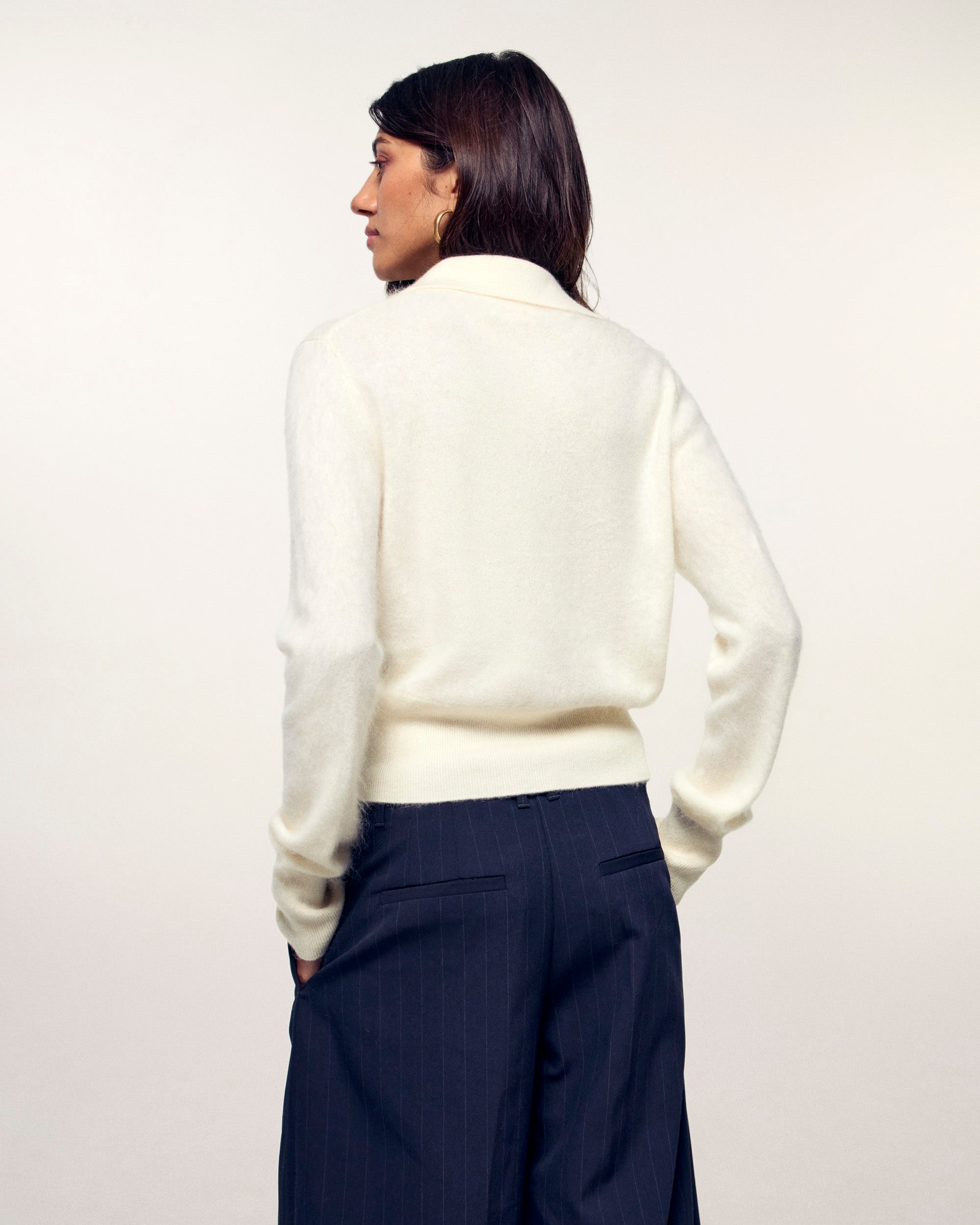 Brushed Cashmere Ribbed Cardigan with Embroidered Logo (S26 / FEMME / Ecru)