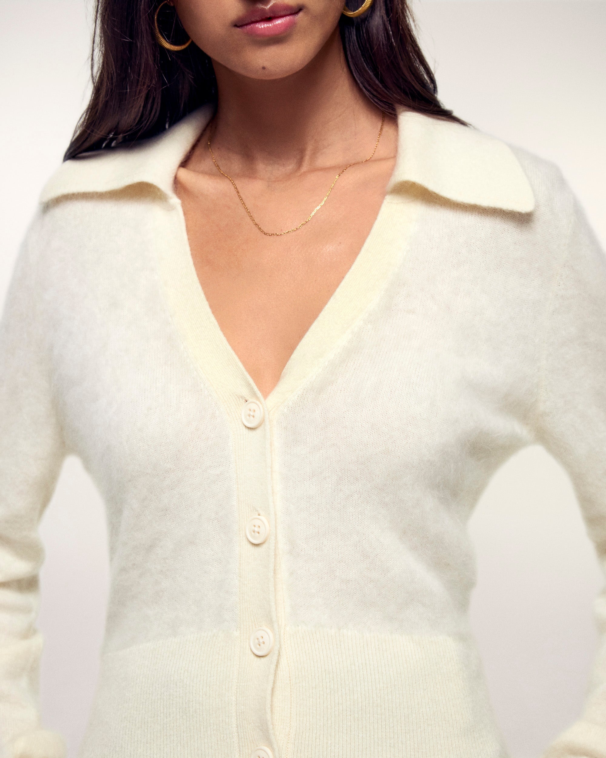 Brushed Cashmere Ribbed Cardigan with Embroidered Logo (S26 / FEMME / Ecru)