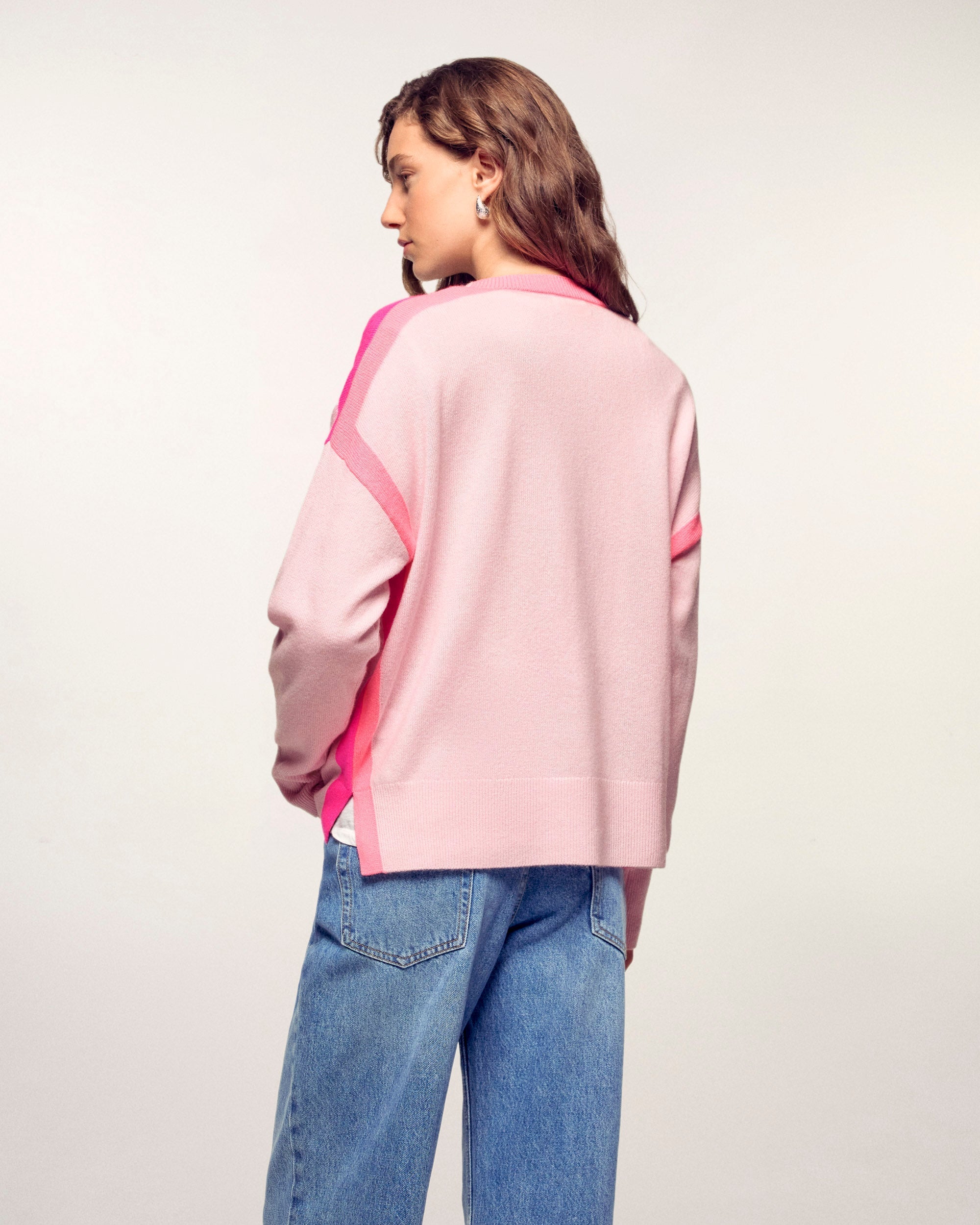 Oversize Crewneck Sweater with Contrasting Trim (S26 / FEMME / Sky Pink)