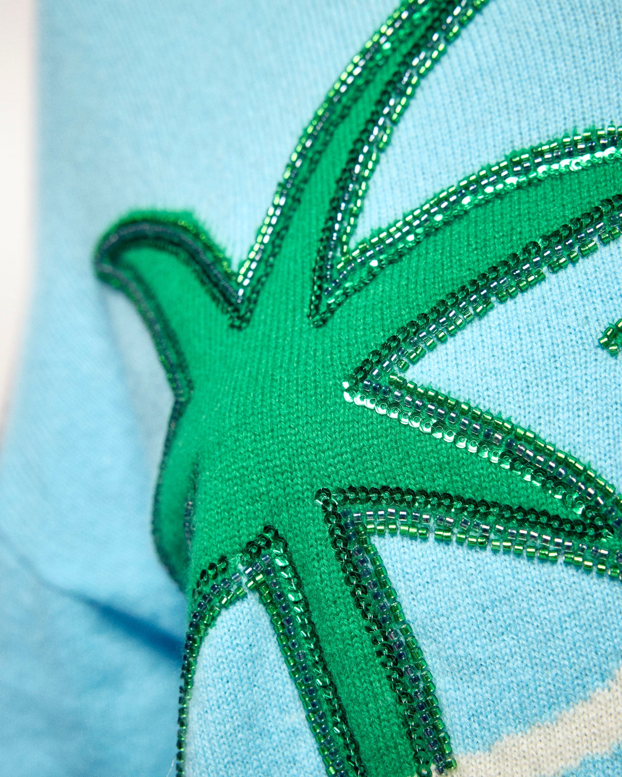Palm Tree Motif Crewneck Sweater (S26/ FEMME/ Vacation Blue)
