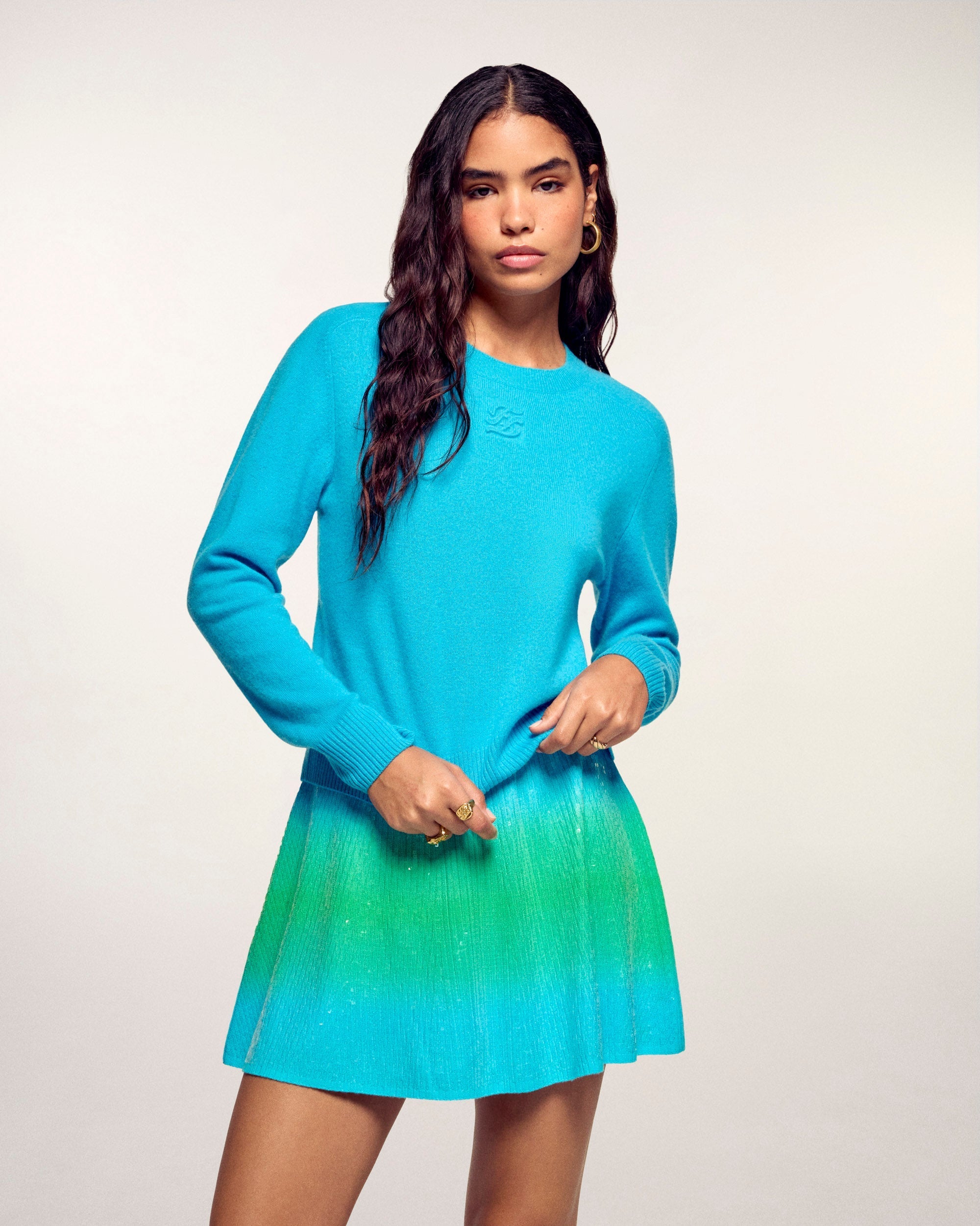 Relief Logo Crewneck Sweater (S26 / FEMME / Love Blue)