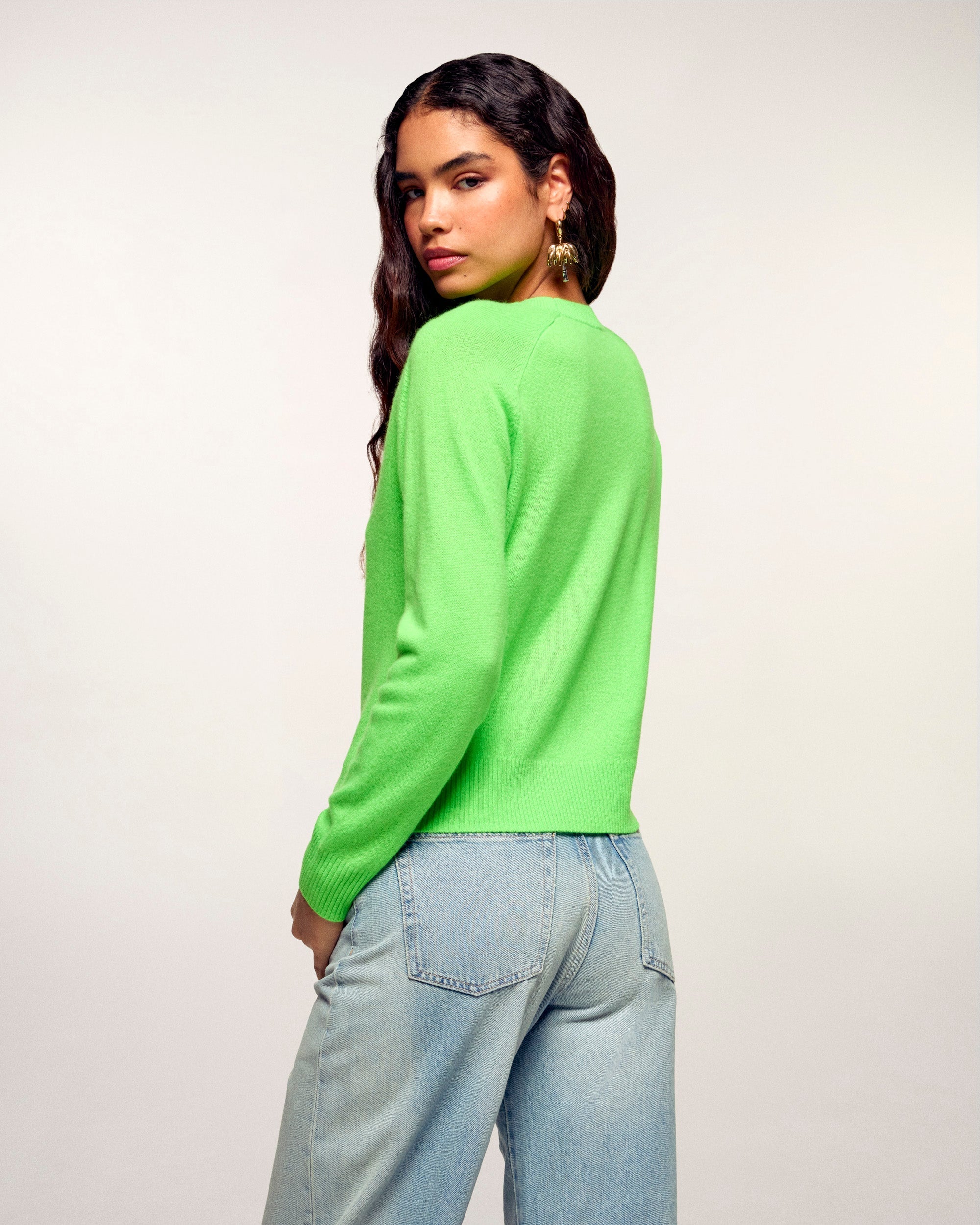 Relief Logo Crewneck Sweater (S26/ FEMME/ Star Green)