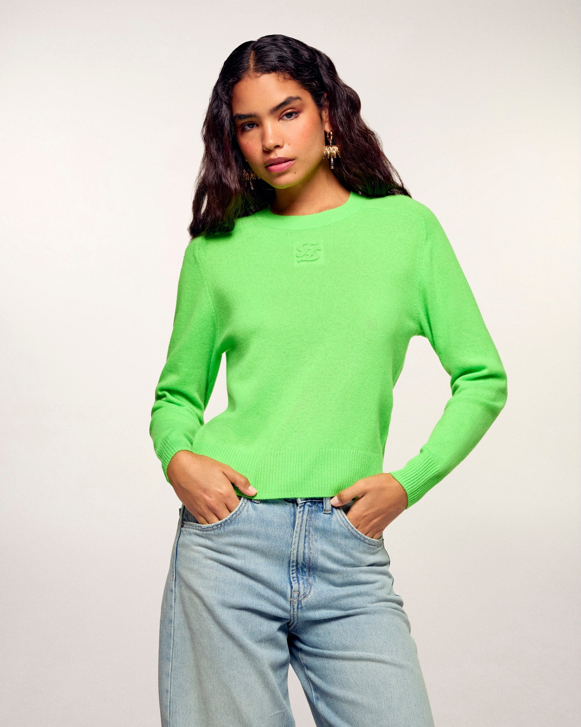 Relief Logo Crewneck Sweater (S26/ FEMME/ Star Green)