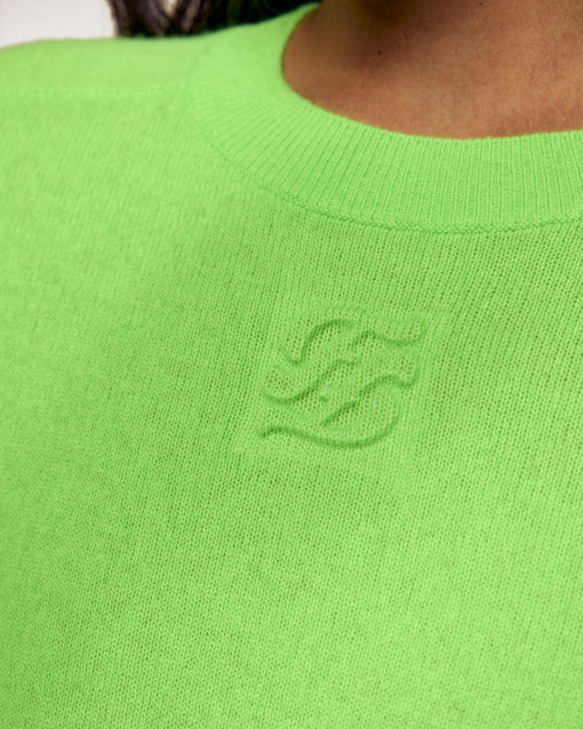 Relief Logo Crewneck Sweater (S26/ FEMME/ Star Green)