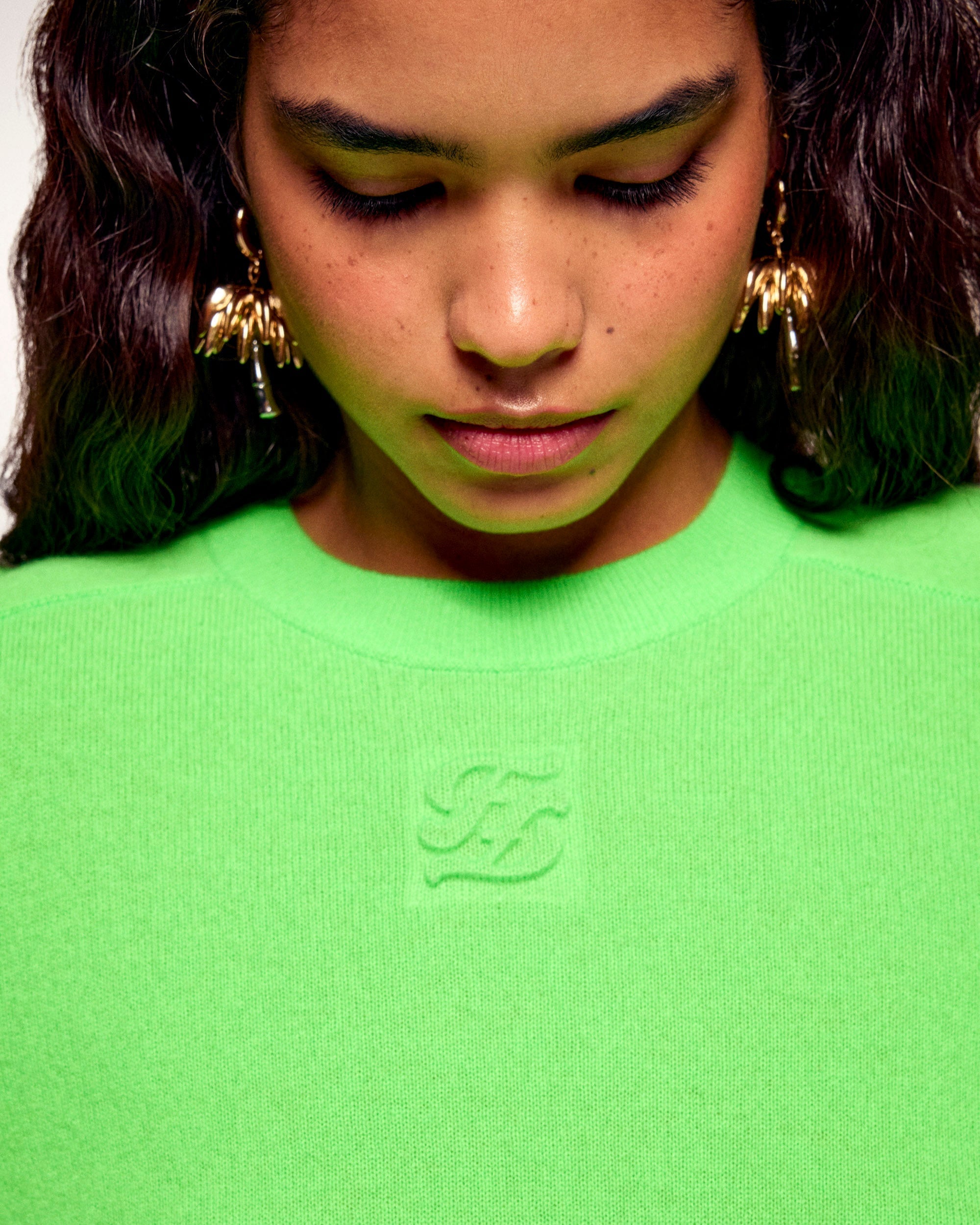 Relief Logo Crewneck Sweater (S26/ FEMME/ Star Green)