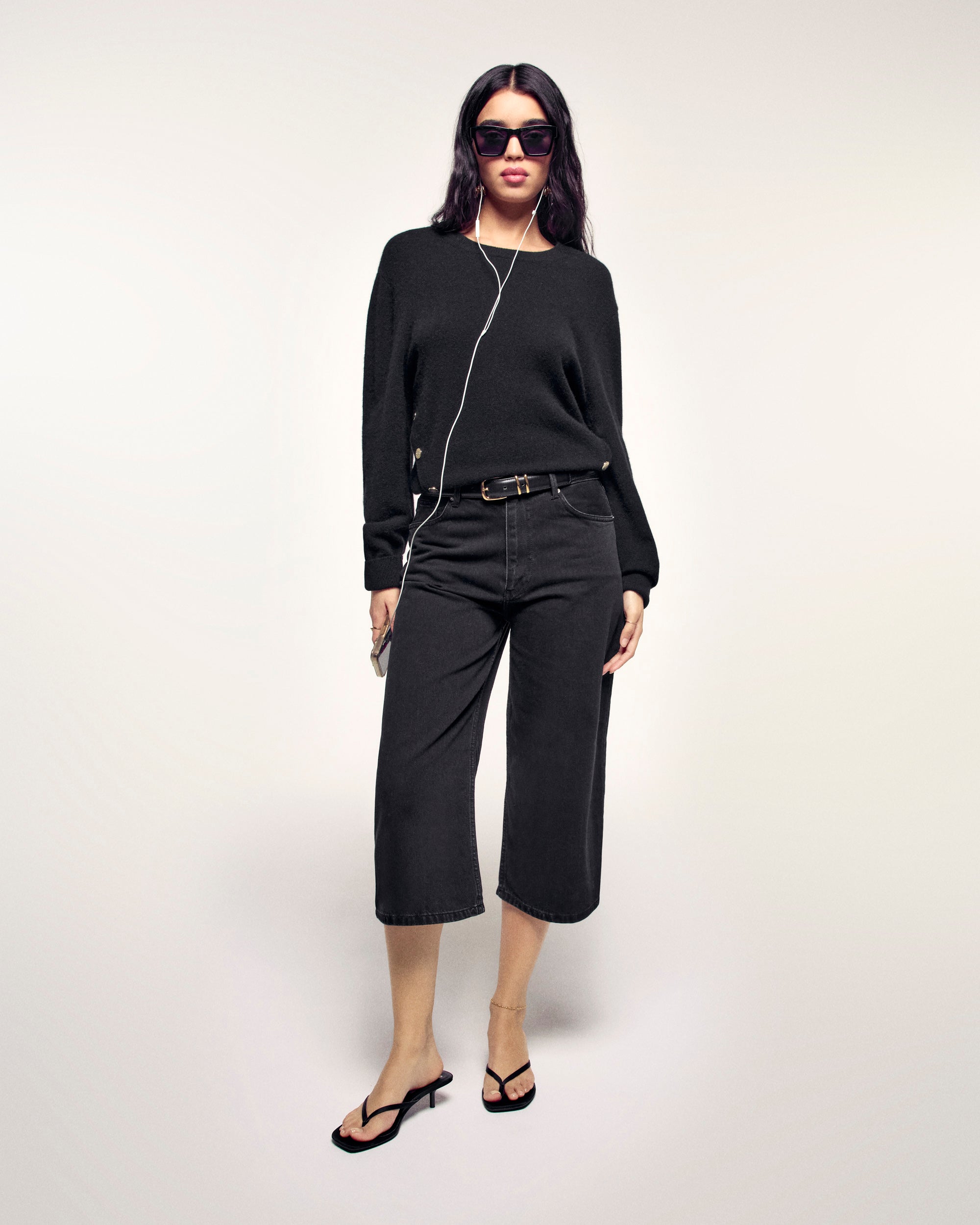 Gold Button Crewneck Sweater (S26/ FEMME/ Noir)