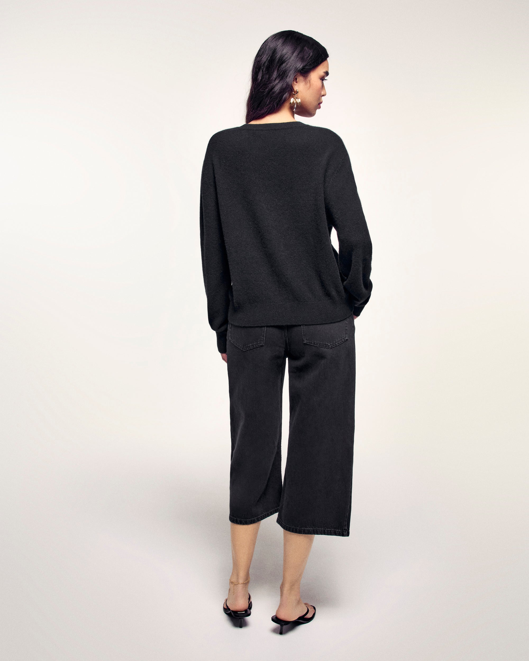 Gold Button Crewneck Sweater (S26/ FEMME/ Noir)