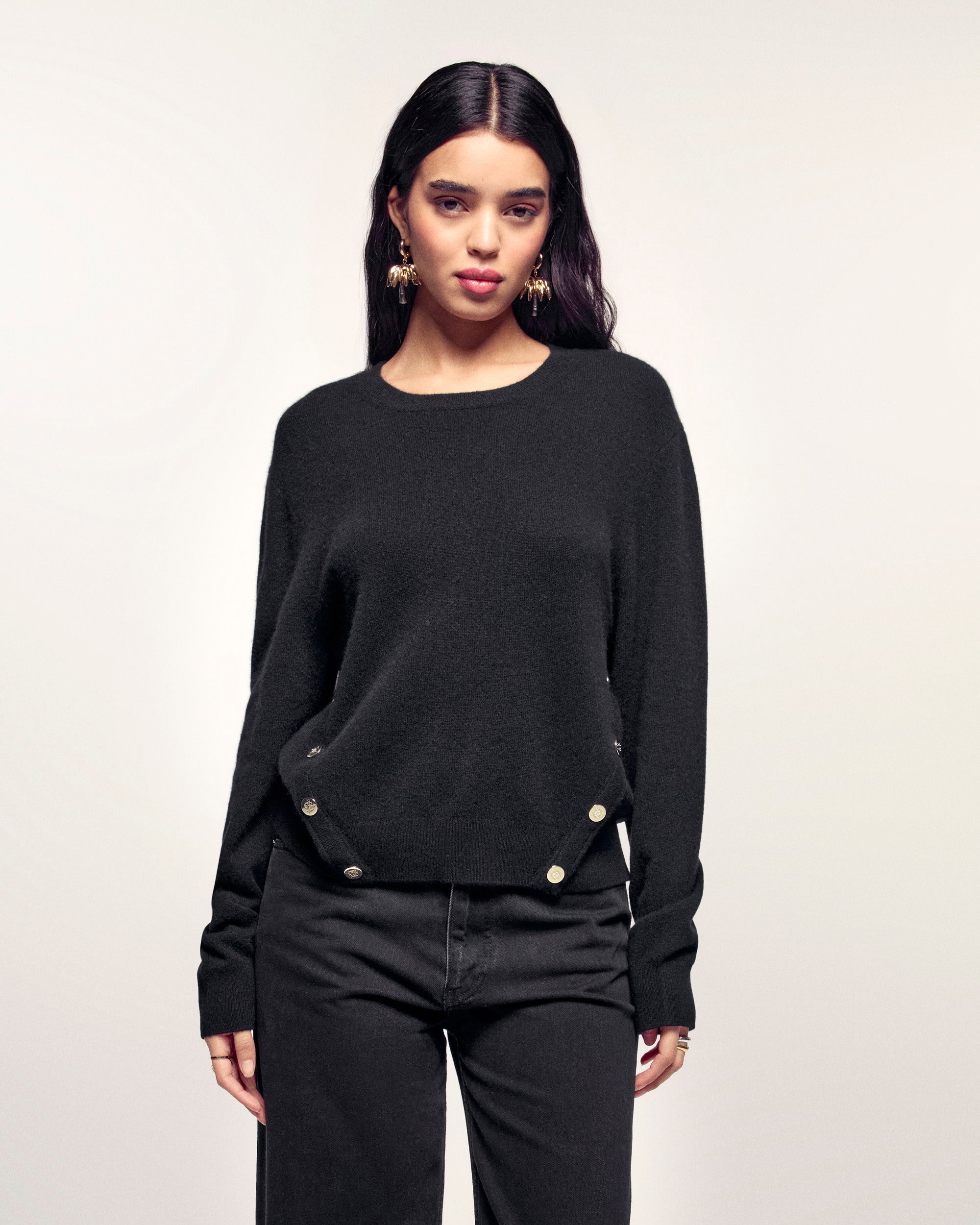 Gold Button Crewneck Sweater (S26/ FEMME/ Noir)