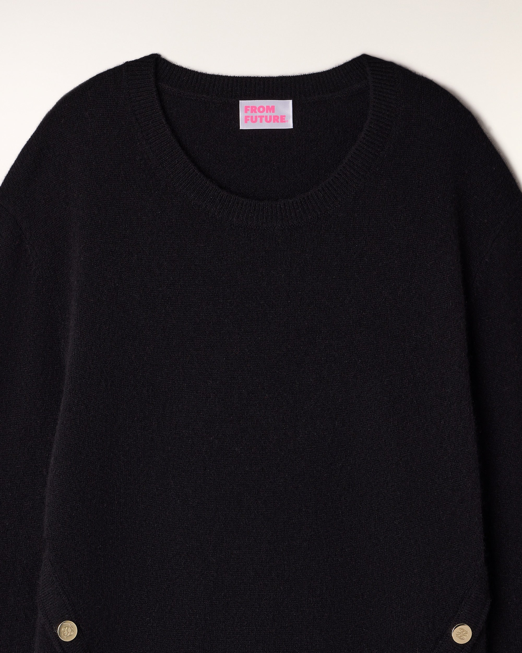 Gold Button Crewneck Sweater (S26/ FEMME/ Noir)
