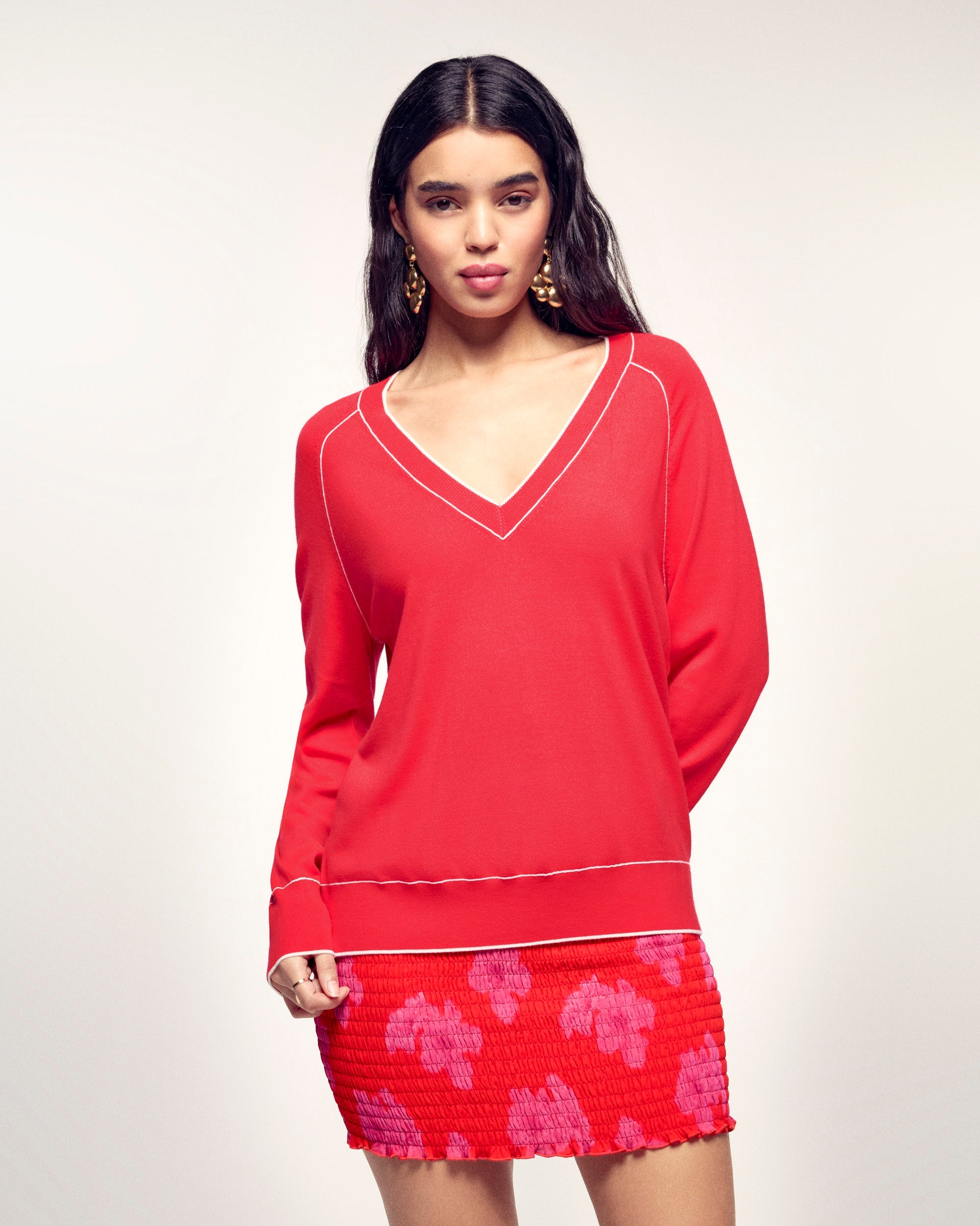 Contrasting Trim V-neck Sweater (S26 / FEMME / Love Coral / RWS)