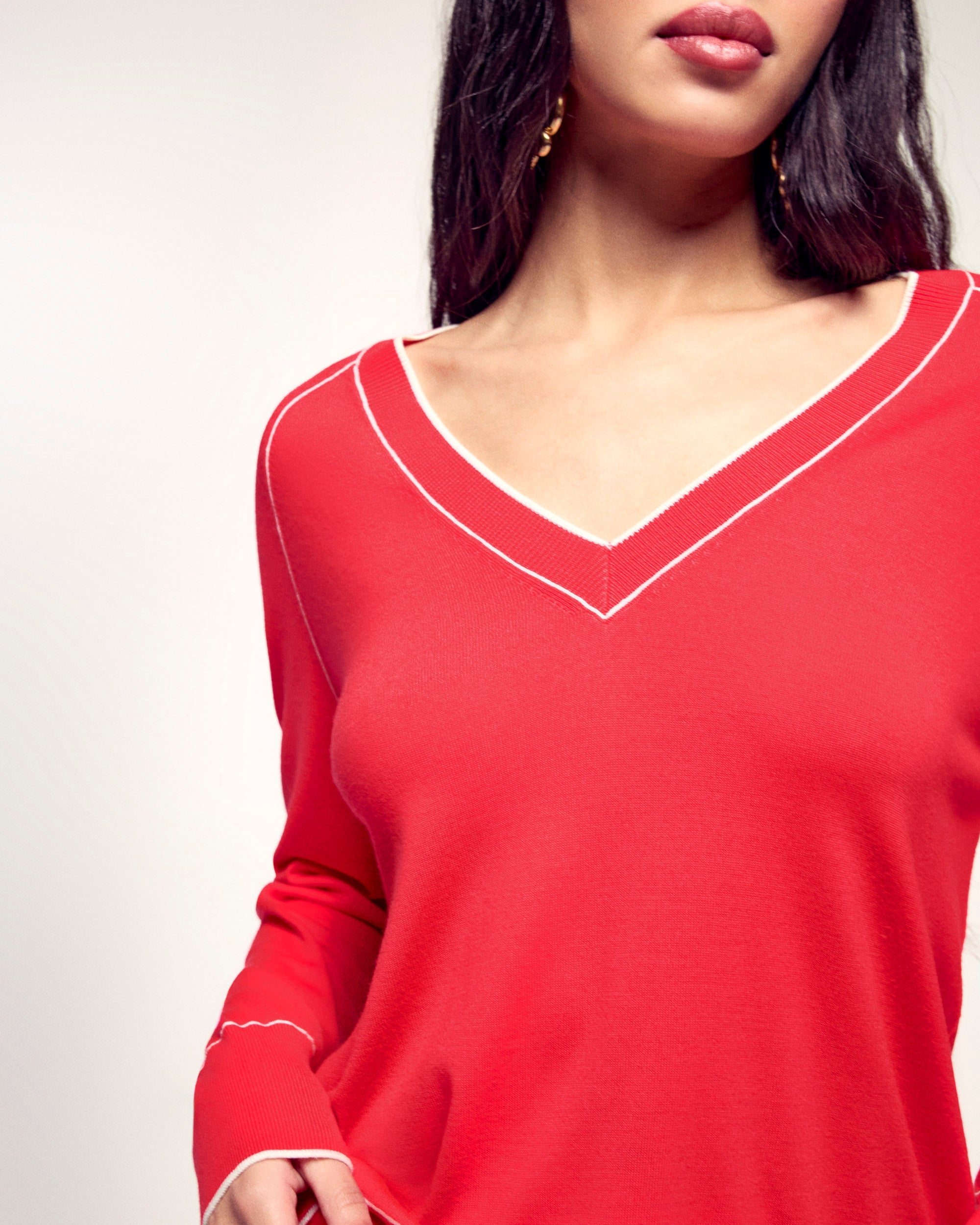 Contrasting Trim V-neck Sweater (S26 / FEMME / Love Coral / RWS)