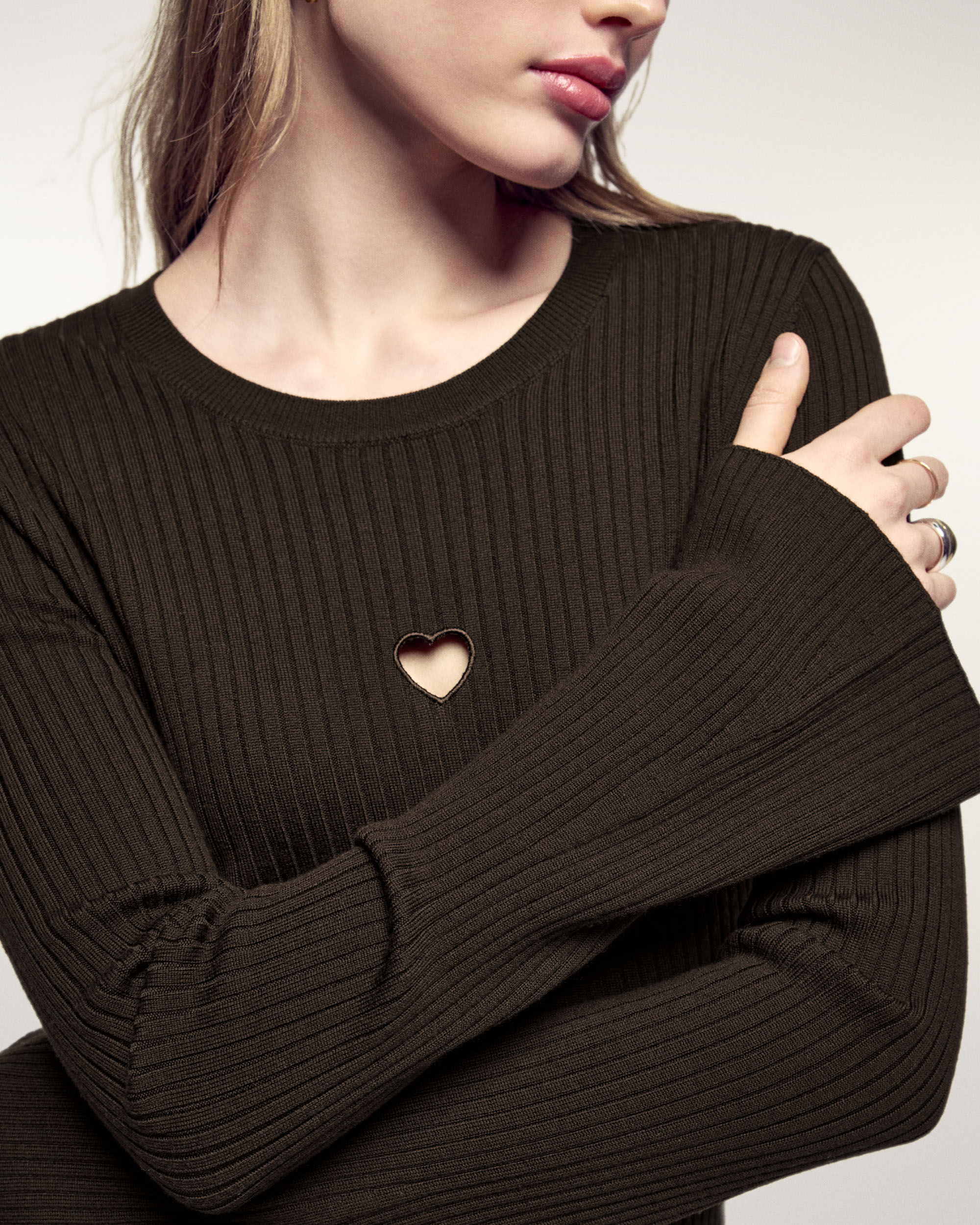 Long Sleeve Short Dress with Heart Cut-out (S26 / FEMME / Chocolat / RWS)