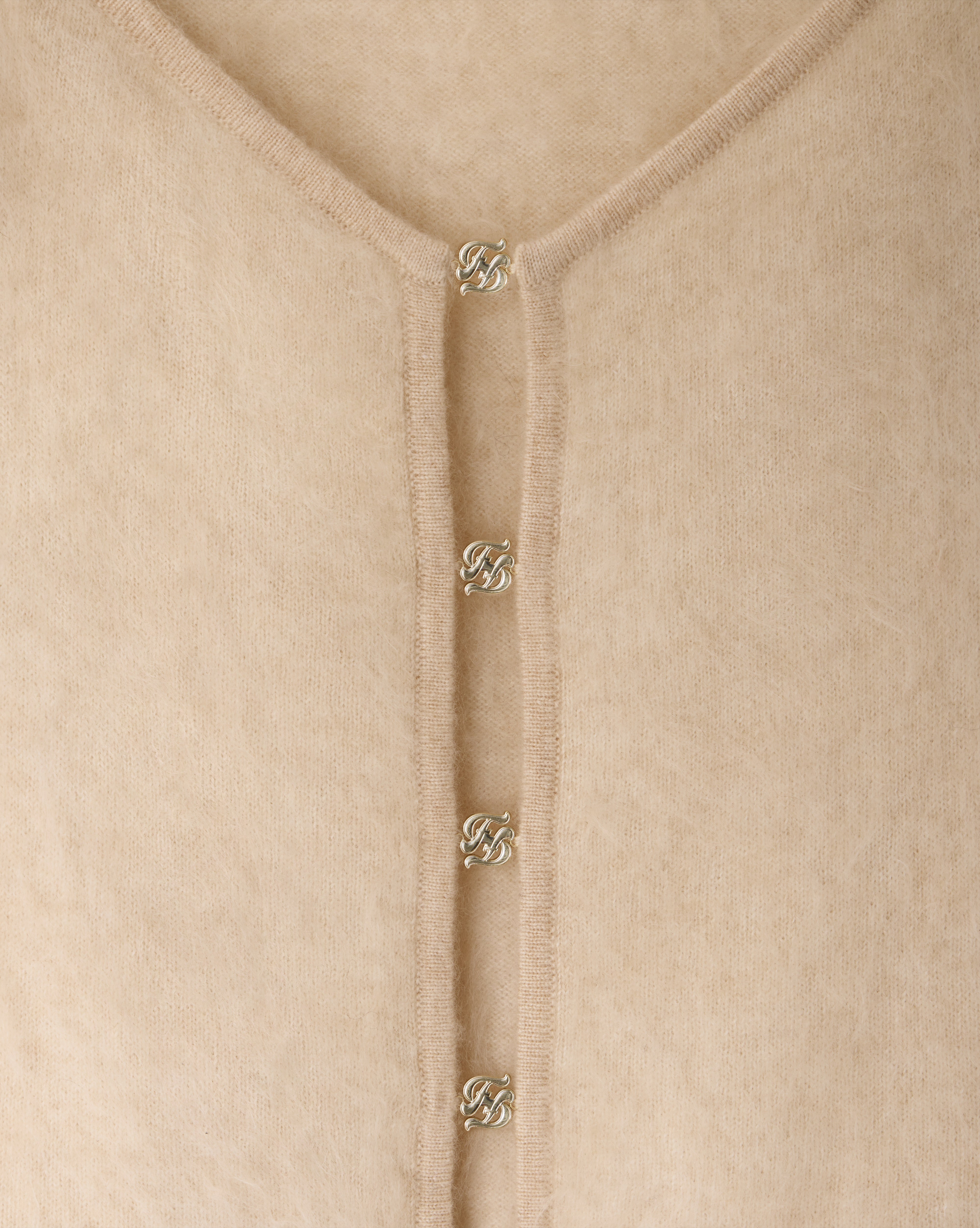 Brushed Cashmere Top with Golden Jewel Buttons (S26 / FEMME / Cloudy Beige)