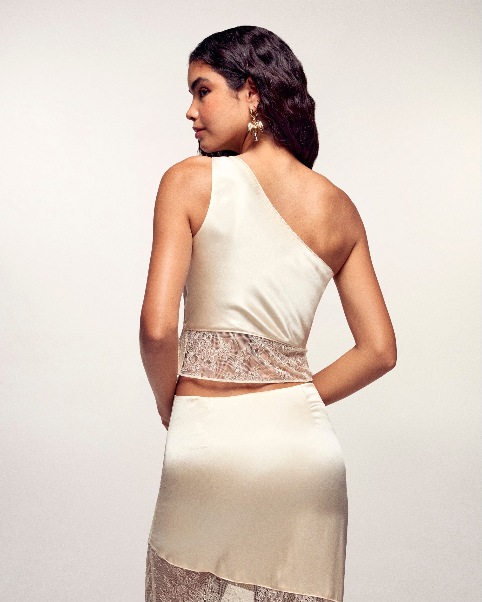 Asymmetric Lace Top (S26 / FEMME / Champagne)