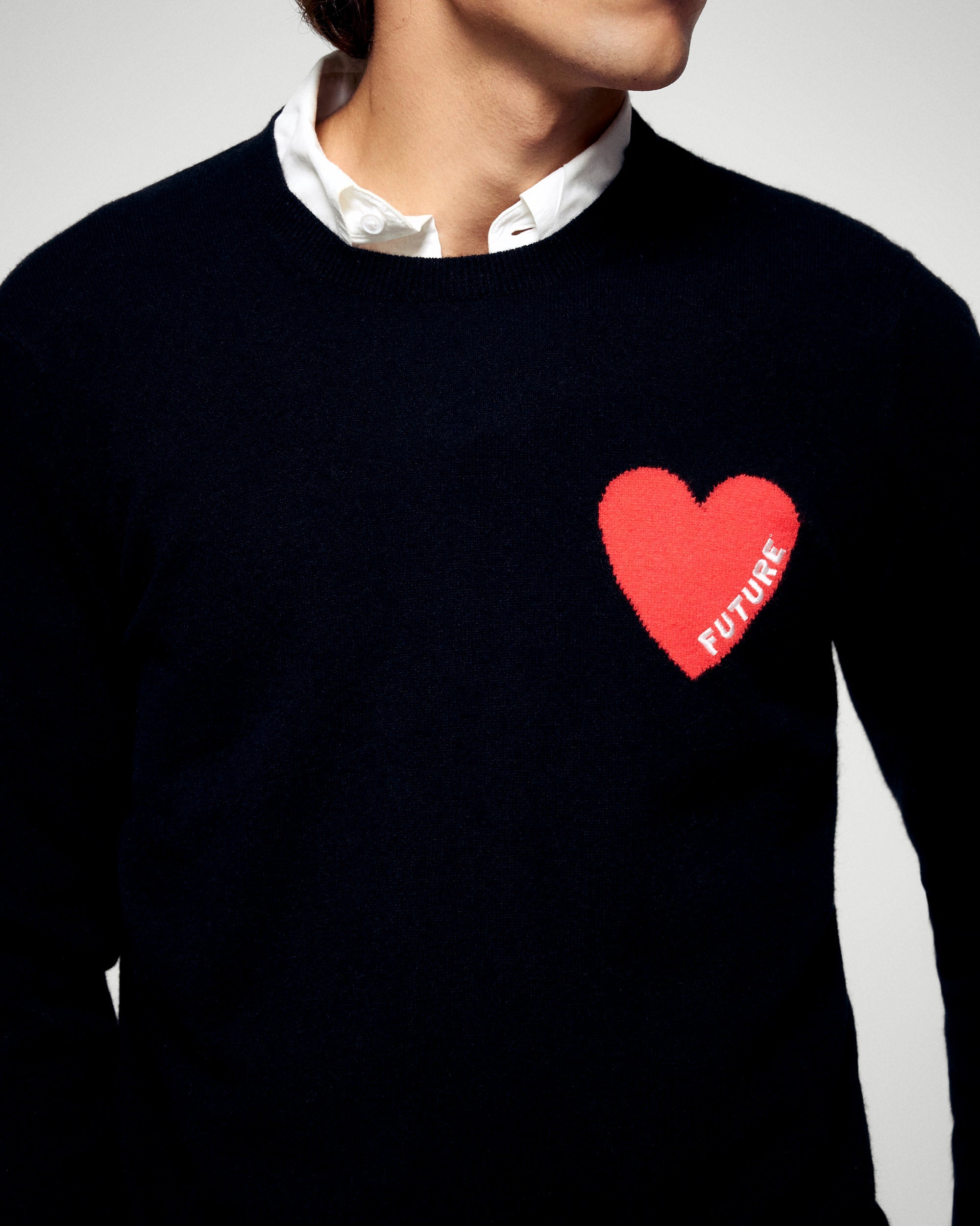 Crewneck Sweater with Heart Detail (H25 / HOMME / Black)