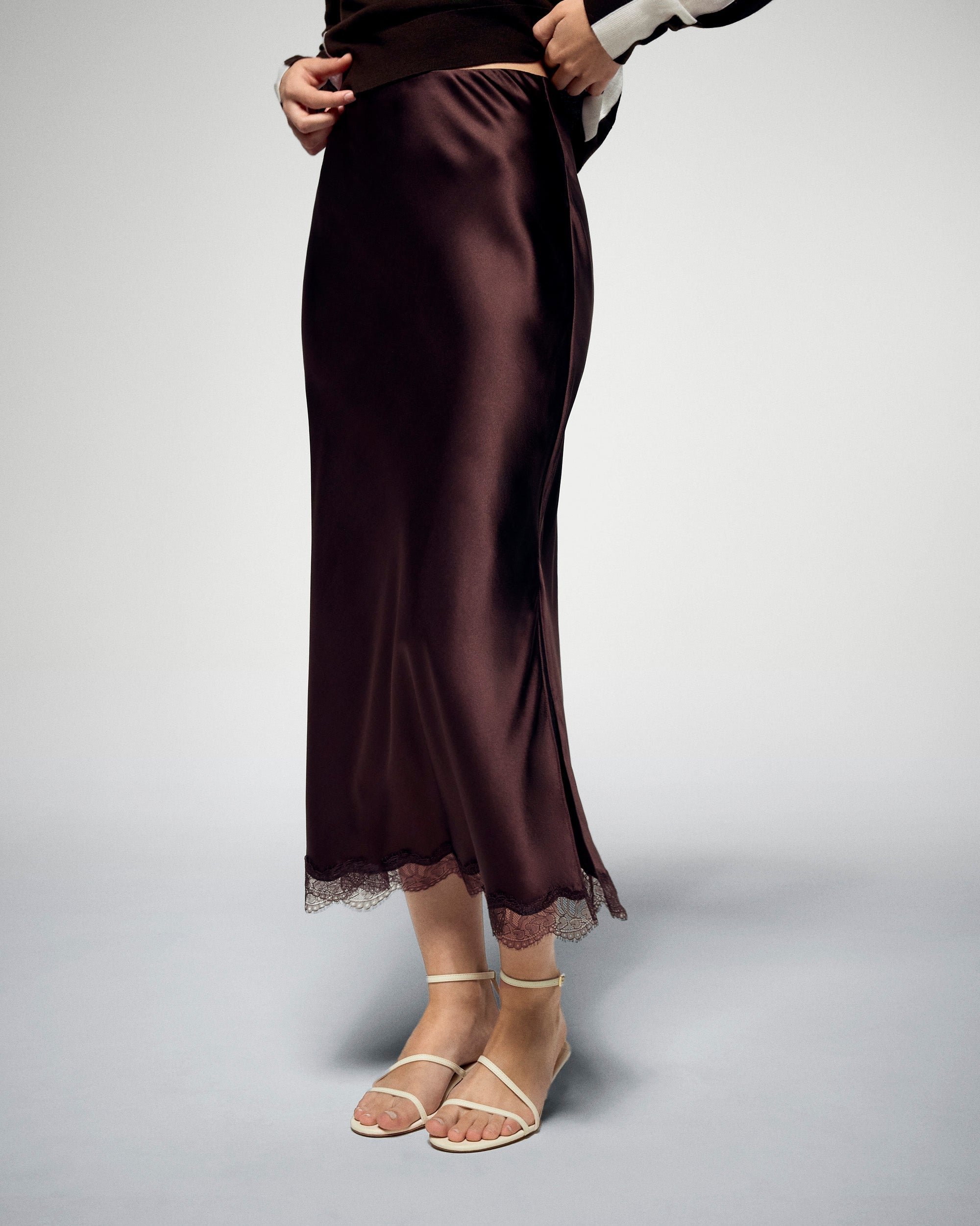 Mid-Length Skirt (H25 / FEMME / Chocolate)
