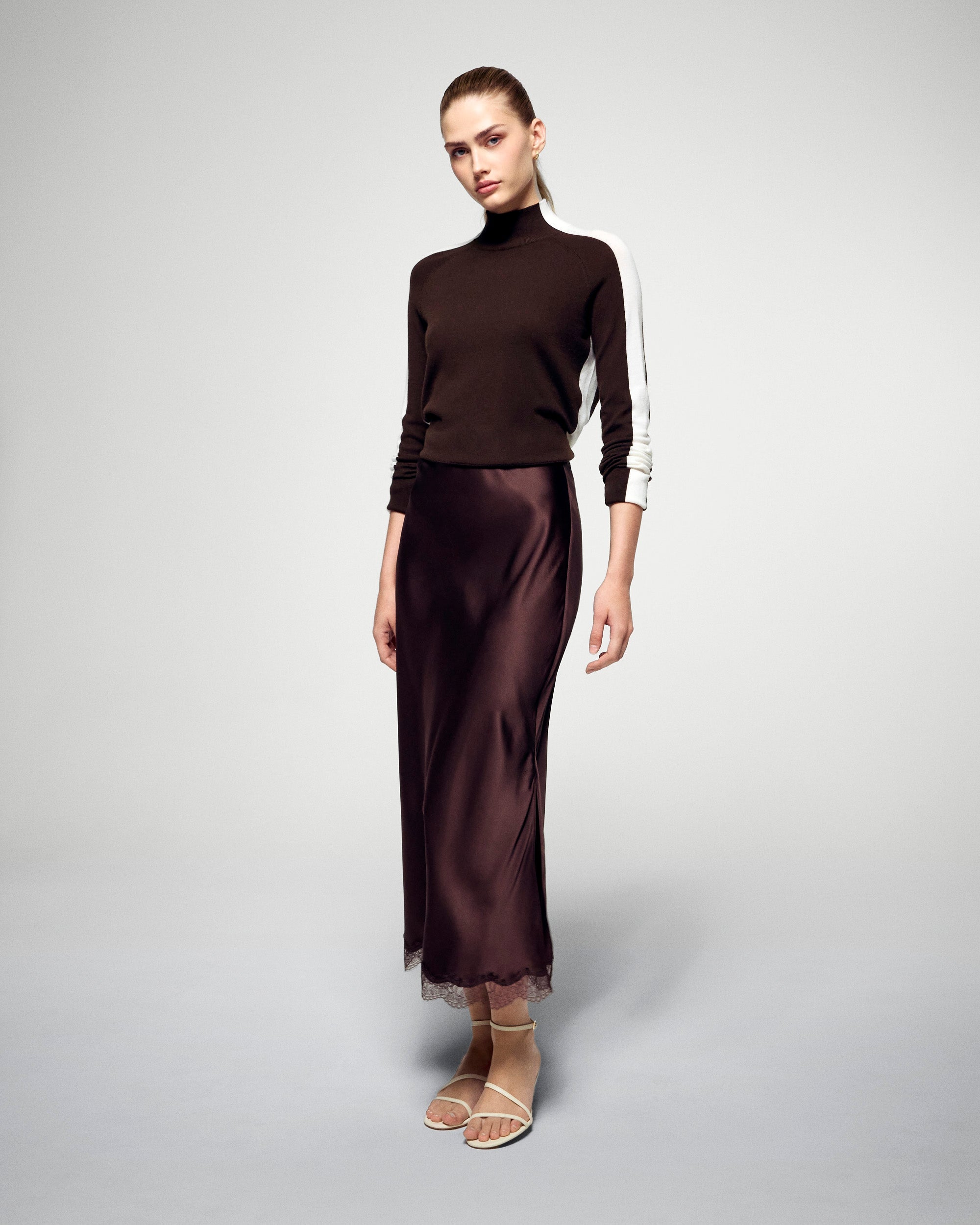 Mid-Length Skirt (H25 / FEMME / Chocolate)