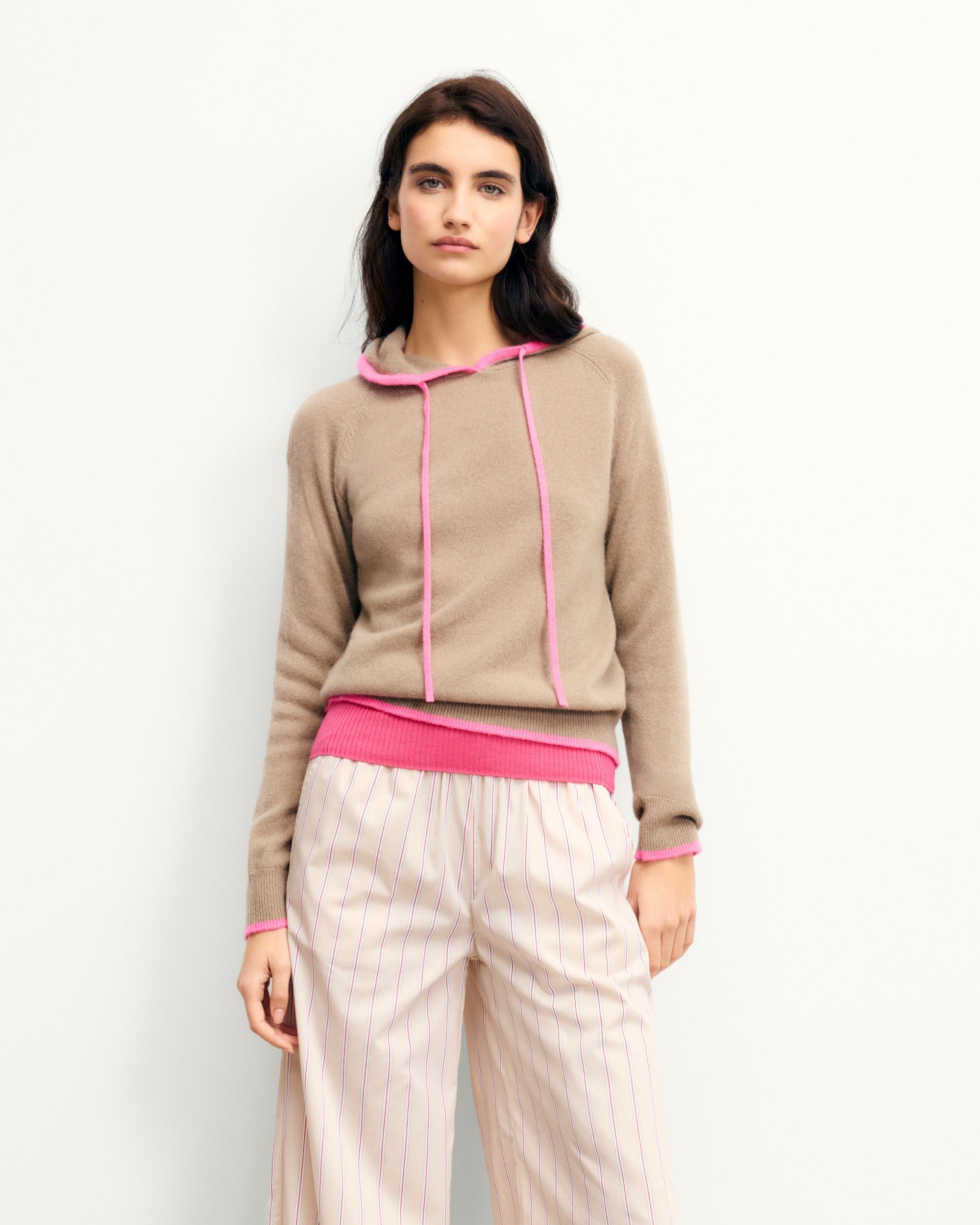 Oversized Hoodie Sweater with Contrast Trims (S25 / WOMEN / Tropical Taupe)