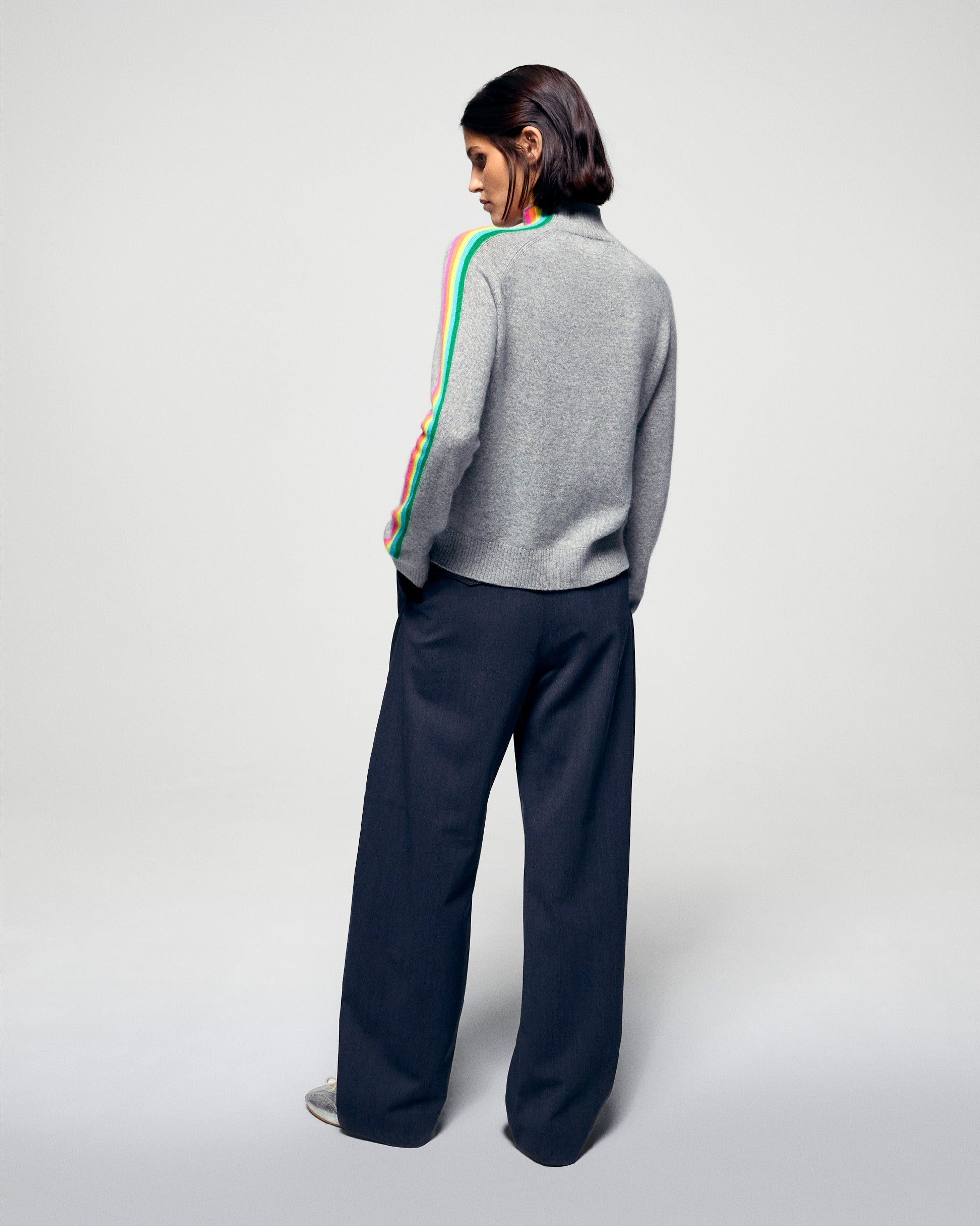 Mock Neck Sweater (H25 / FEMME / Dark Heather Gray)
