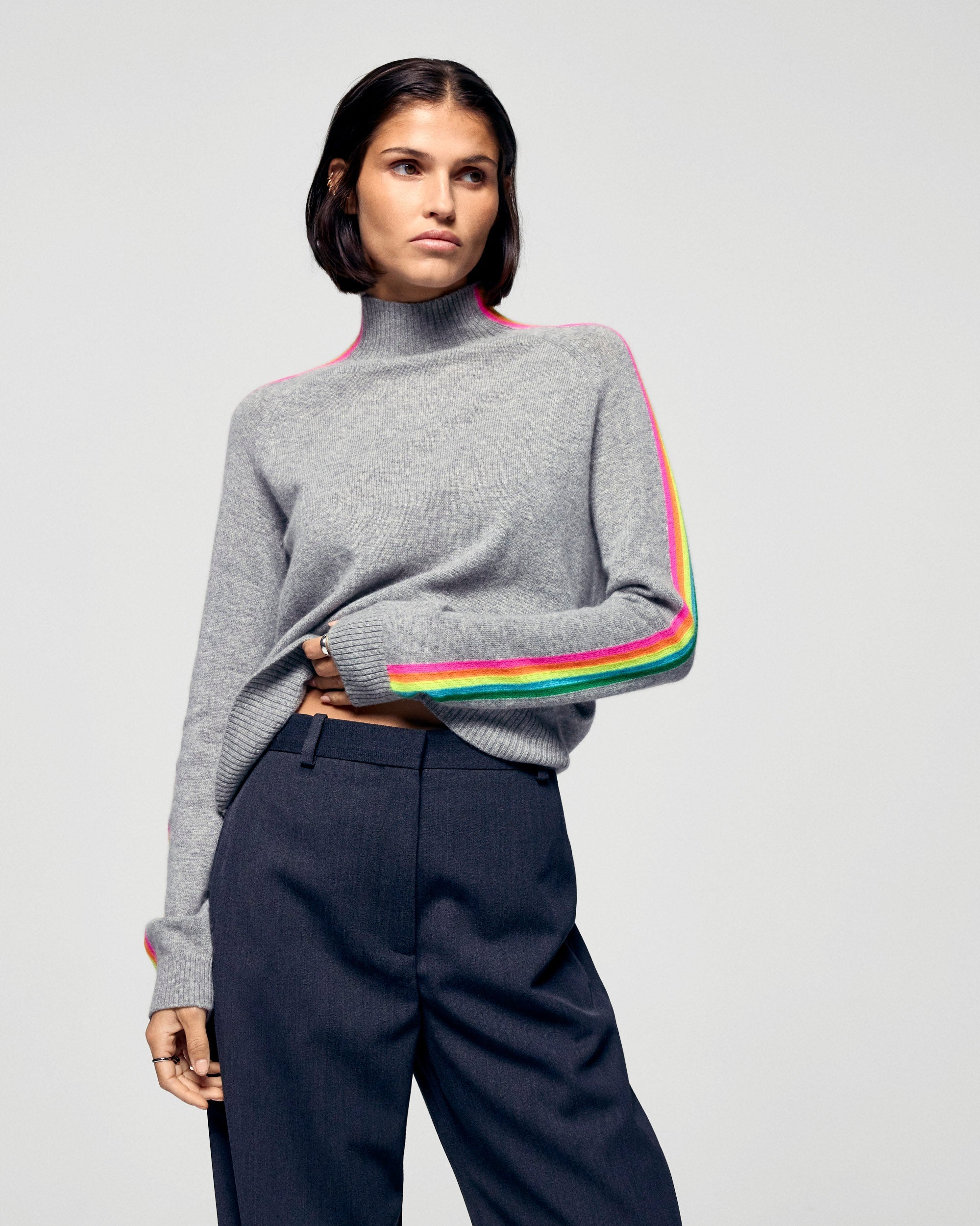 Mock Neck Sweater (H25 / FEMME / Dark Heather Gray)