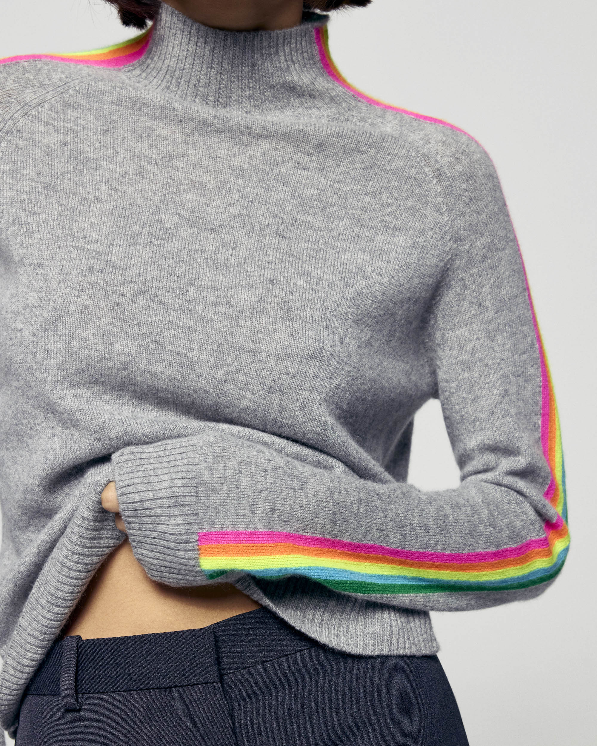 Mock Neck Sweater (H25 / FEMME / Dark Heather Gray)
