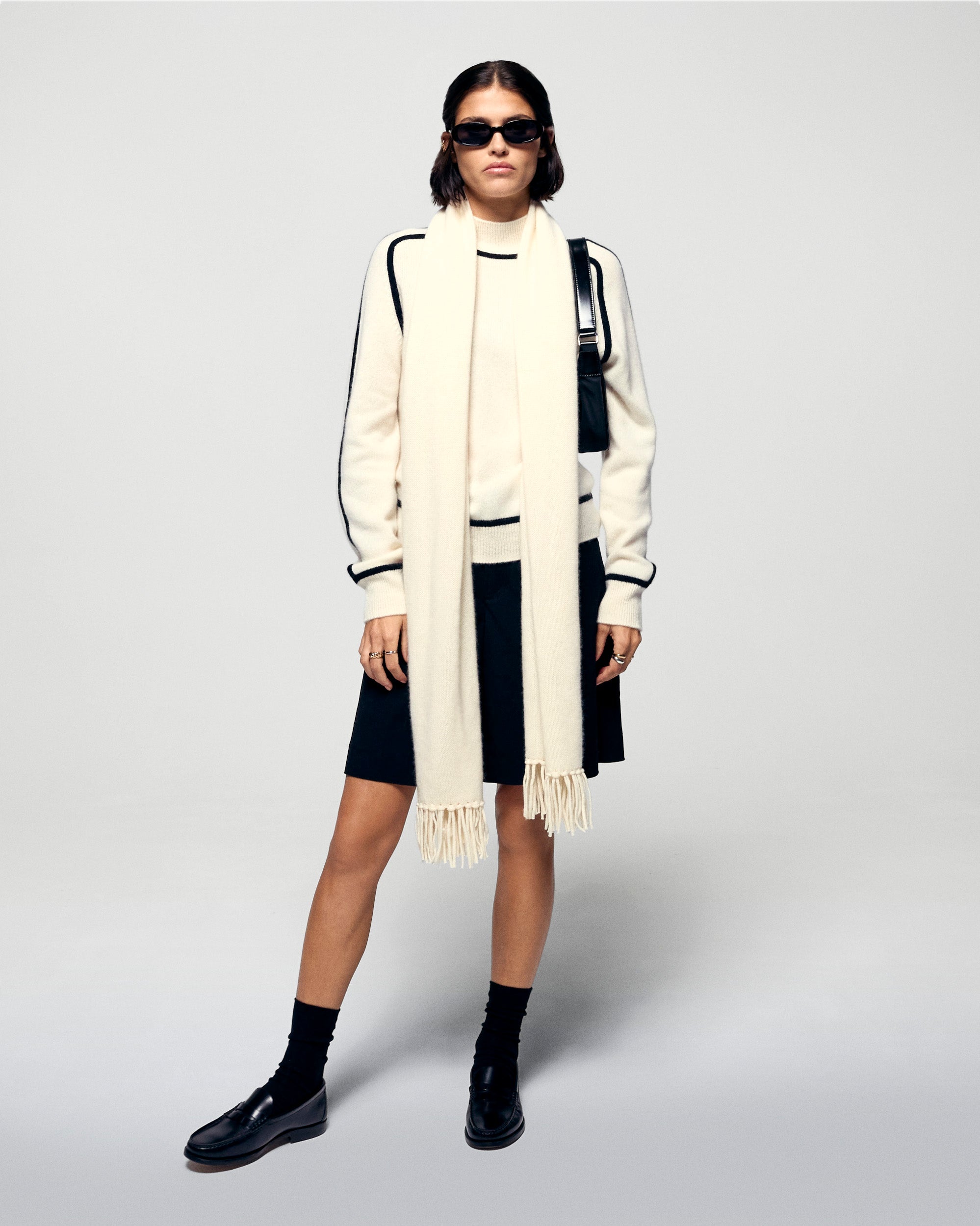 Mock-Neck Sweater with Contrast Edges (H25 / FEMME / White)