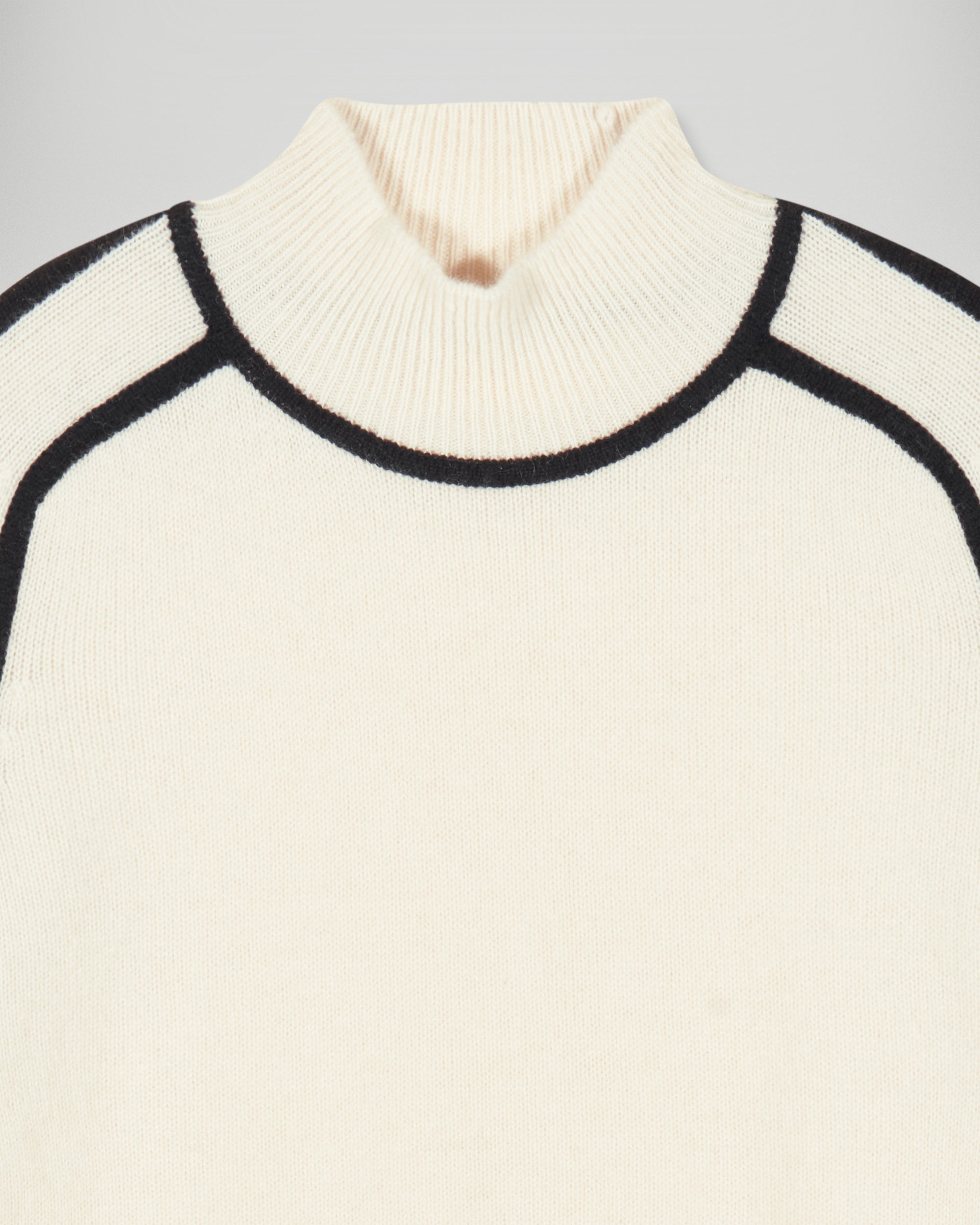 Mock-Neck Sweater with Contrast Edges (H25 / FEMME / White)