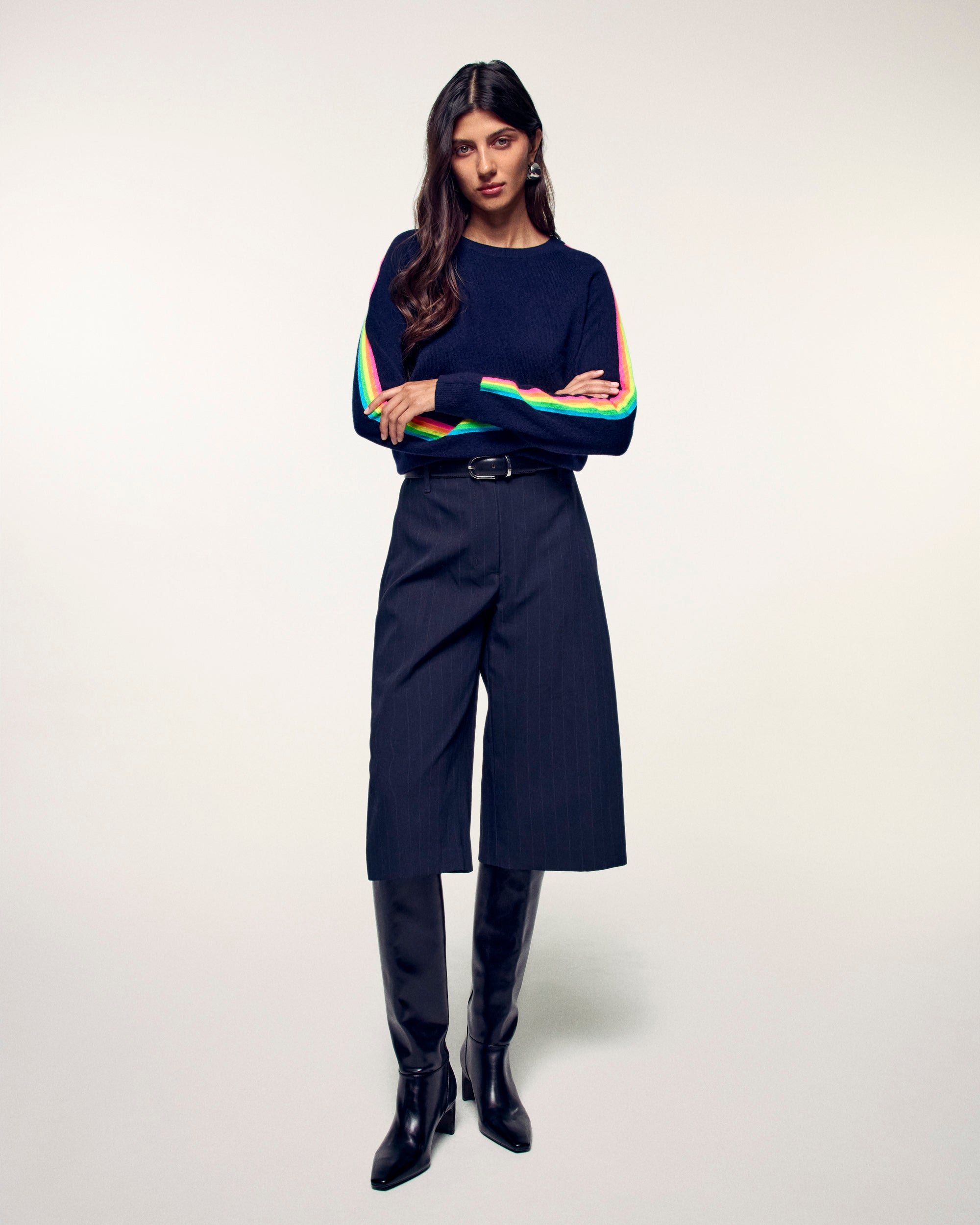 Crewneck Sweater with Multicolored Stripes on the Sleeves (S26 / WOMEN / Navy)