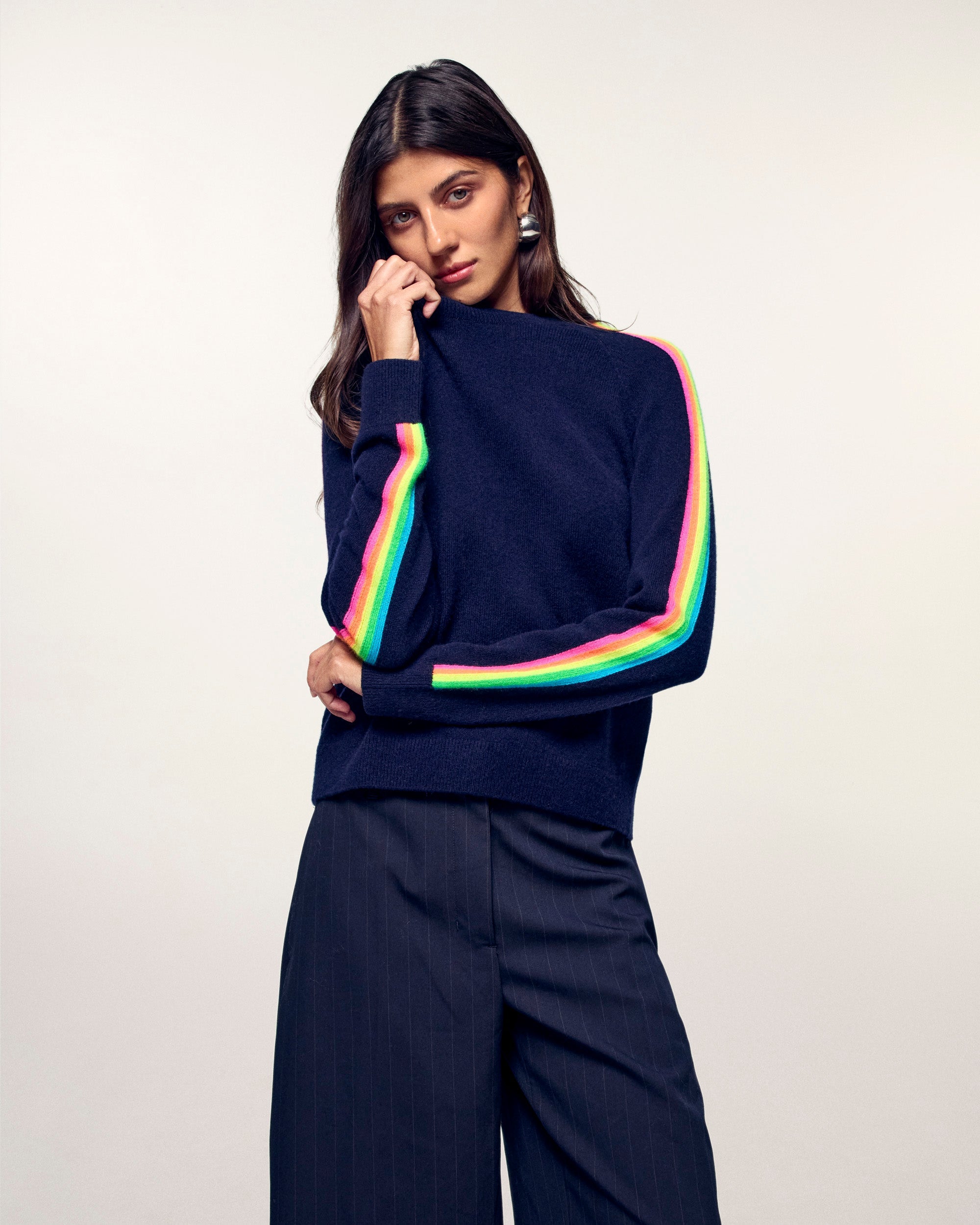 Crewneck Sweater with Multicolored Stripes on the Sleeves (S26 / WOMEN / Navy)
