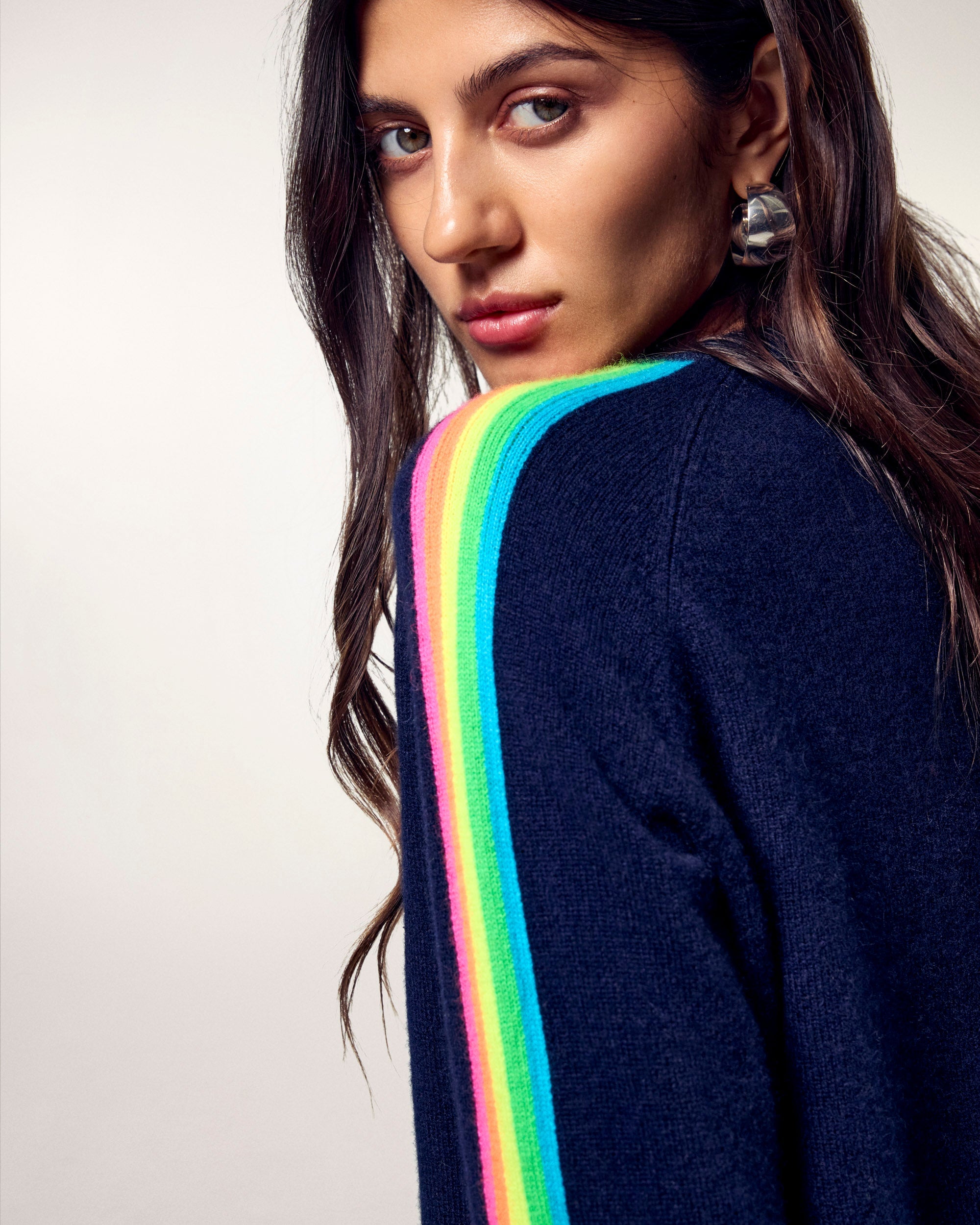Crewneck Sweater with Multicolored Stripes on the Sleeves (S26 / WOMEN / Navy)