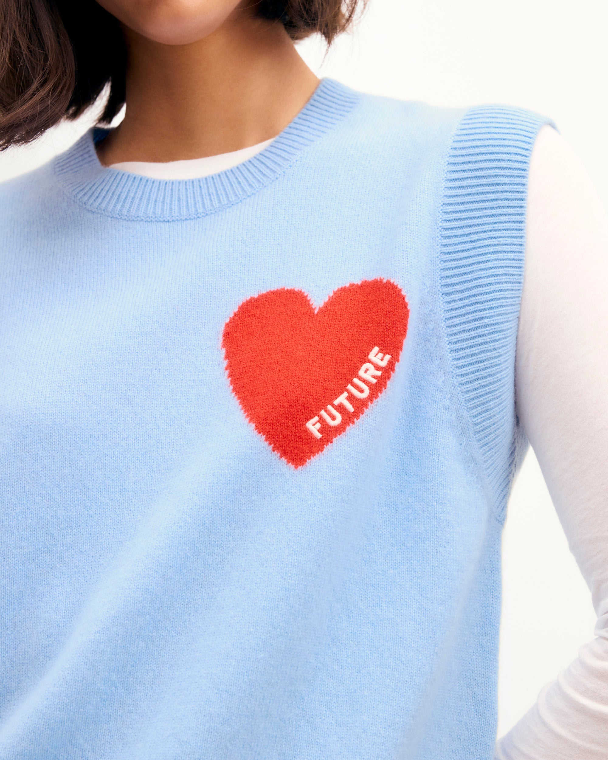 Heart Sleeveless Sweater (S25 / WOMEN / Baby Blue)