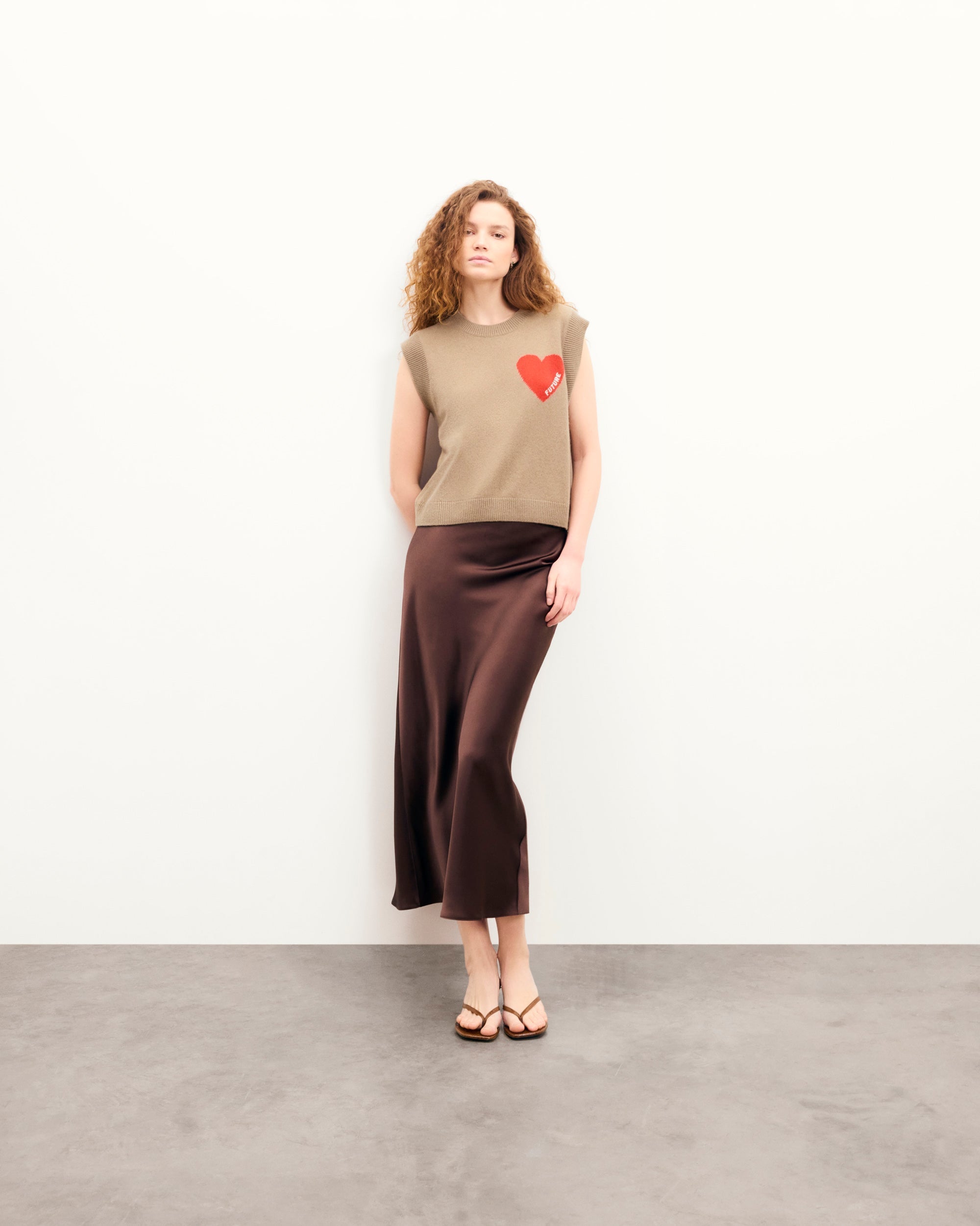 Heart Sleeveless Sweater (S25 / WOMEN / Tropical Taupe)