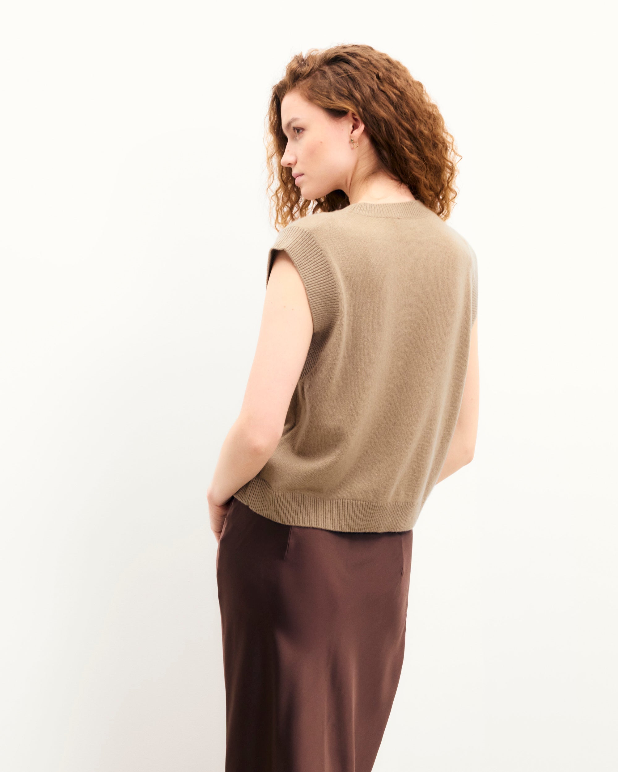 Heart Sleeveless Sweater (S25 / WOMEN / Tropical Taupe)