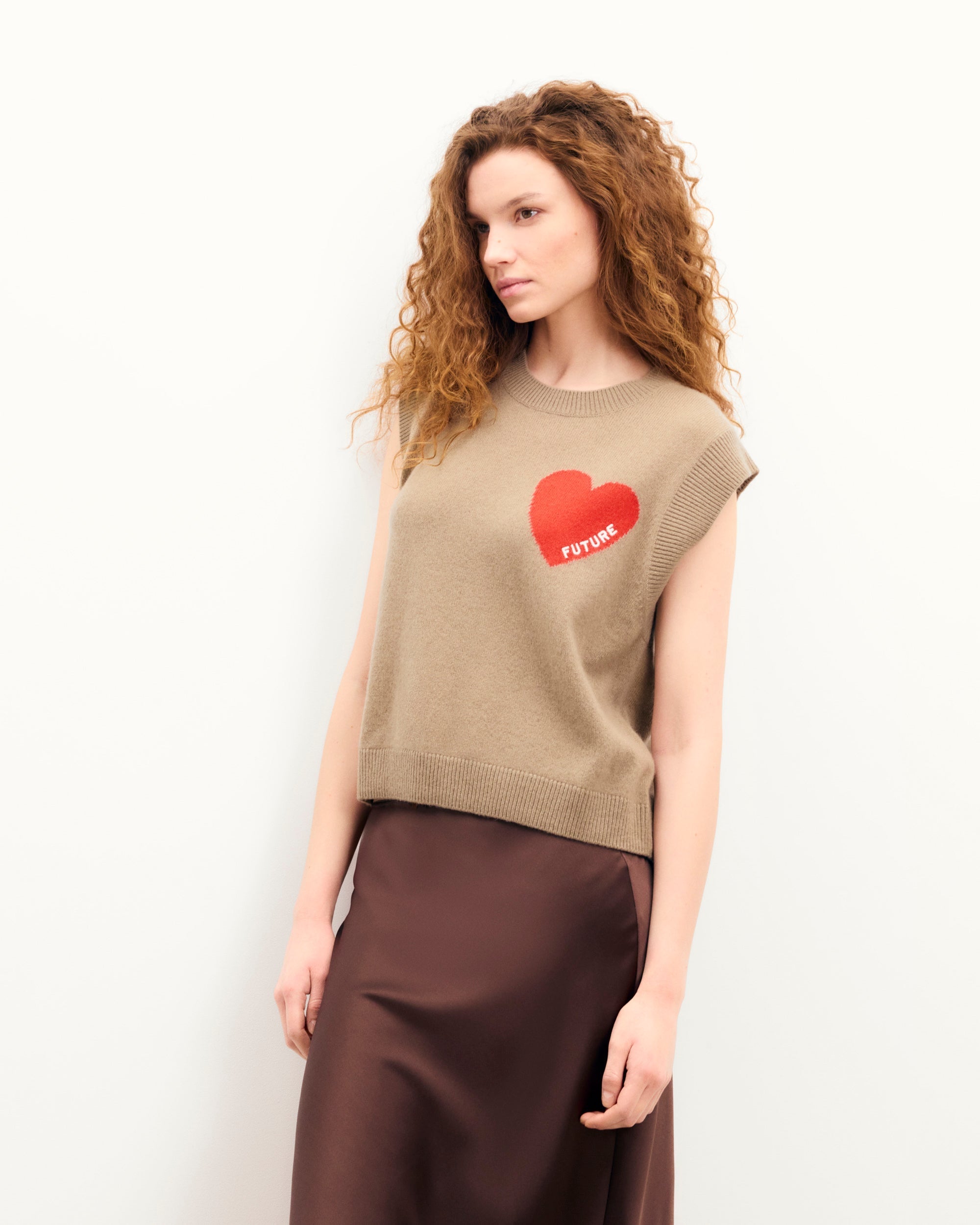Heart Sleeveless Sweater (S25 / WOMEN / Tropical Taupe)