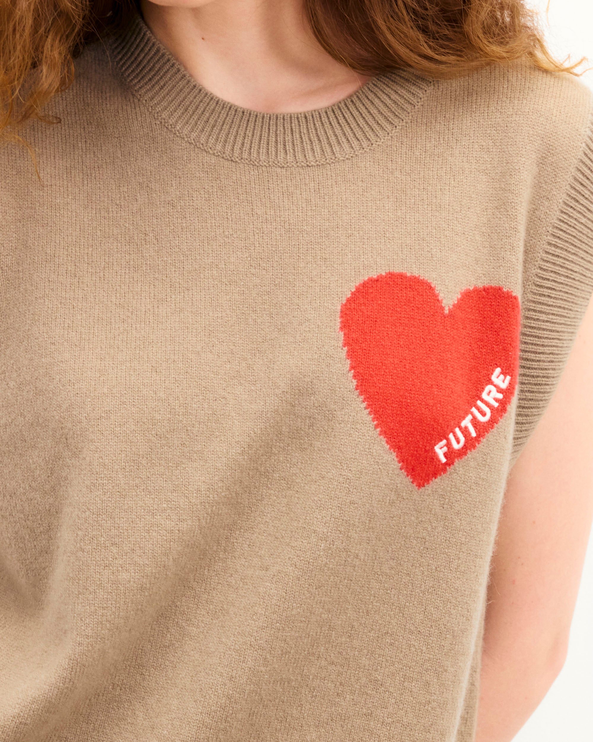 Heart Sleeveless Sweater (S25 / WOMEN / Tropical Taupe)