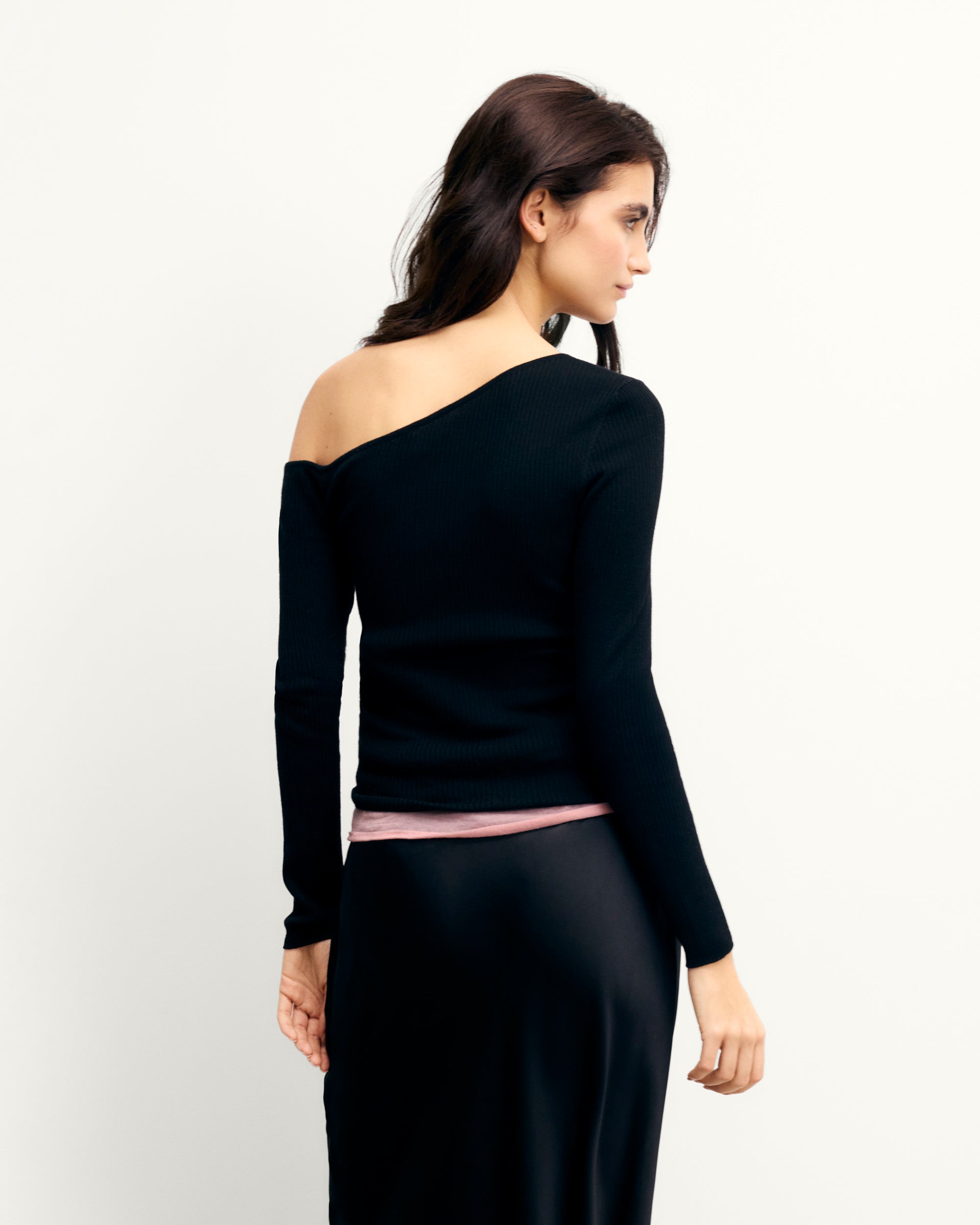Asymmetrical Top (S25 / WOMEN / Black)