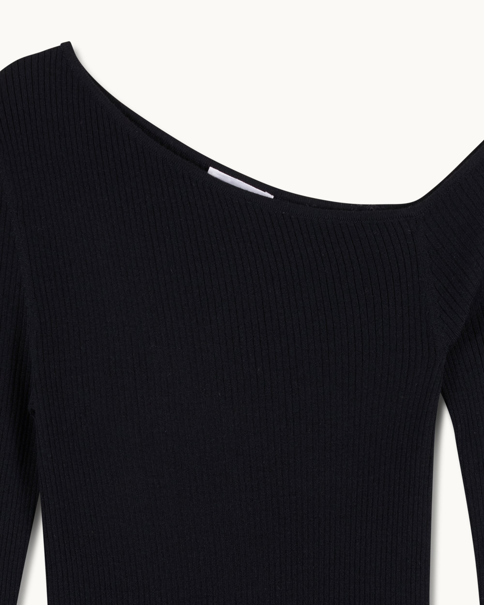 Asymmetrical Top (S25 / WOMEN / Black)