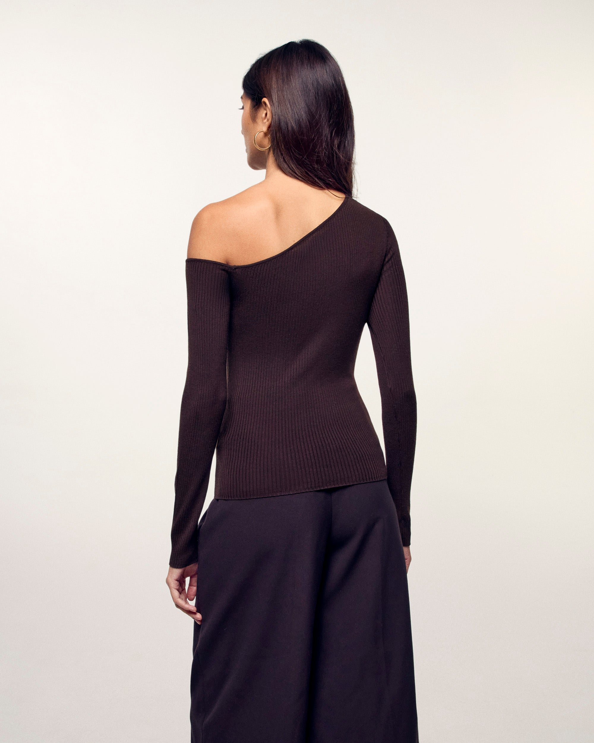 Asymmetrical Top (S26 / FEMME / Chocolat / RWS)