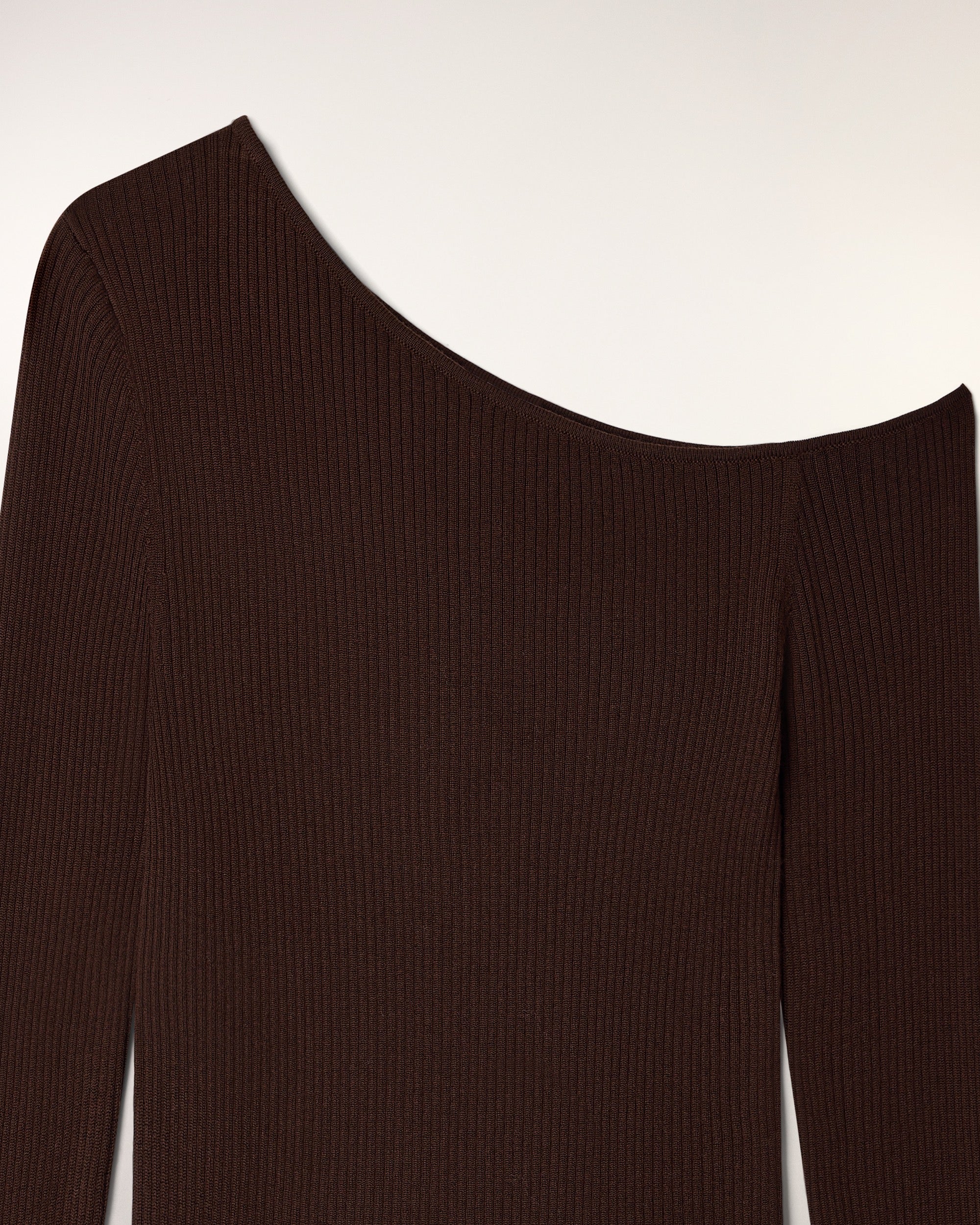 Asymmetrical Top (S26 / FEMME / Chocolat / RWS)